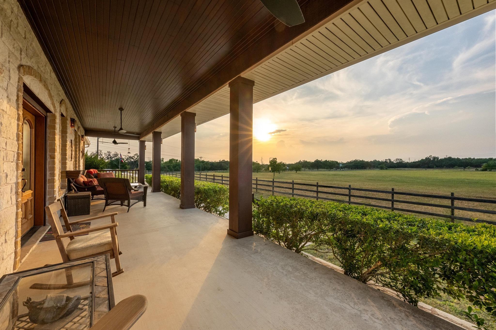 611 Post Oak Dr, Dripping Springs, TX 78620