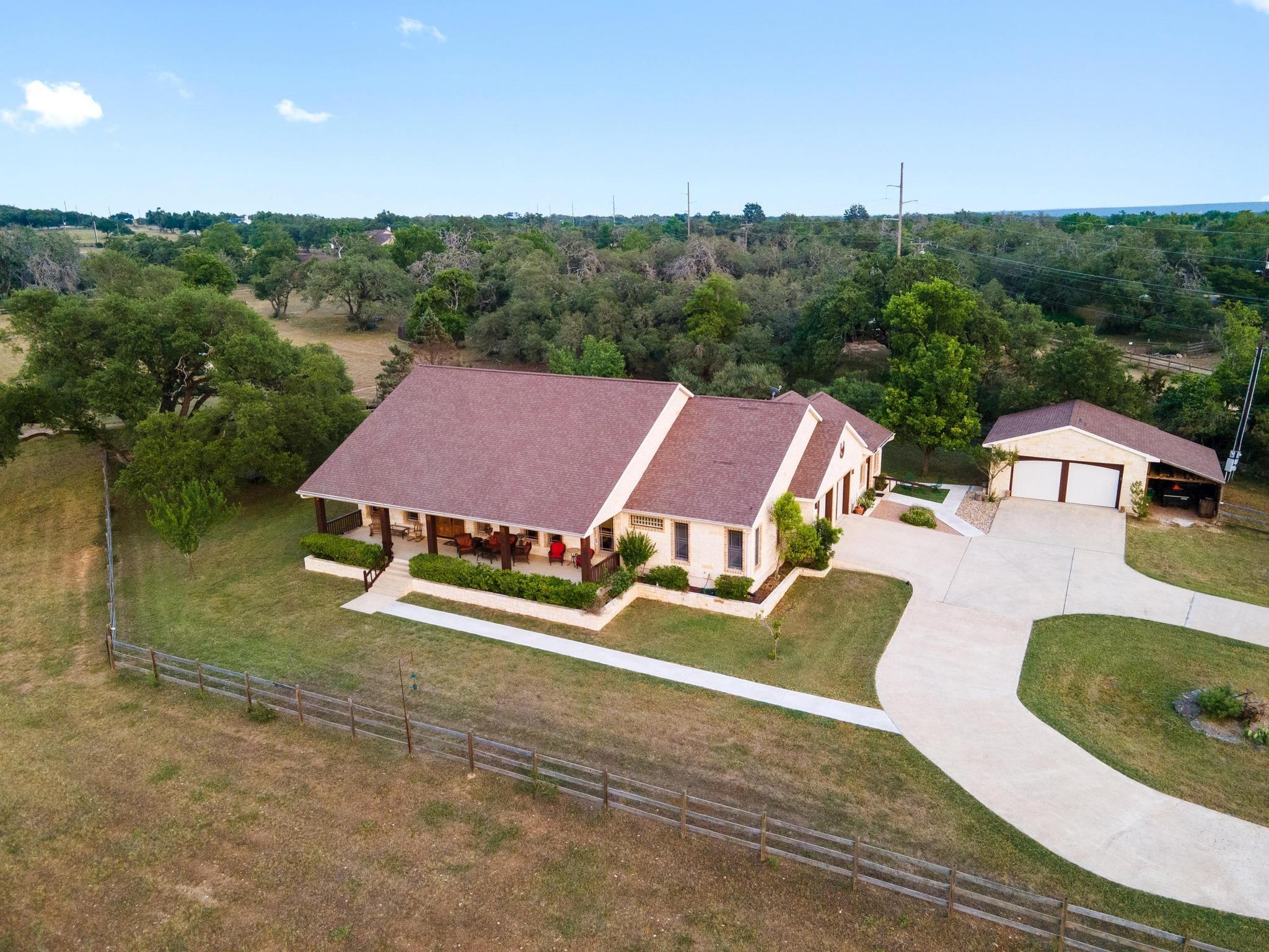 611 Post Oak Dr, Dripping Springs, TX 78620