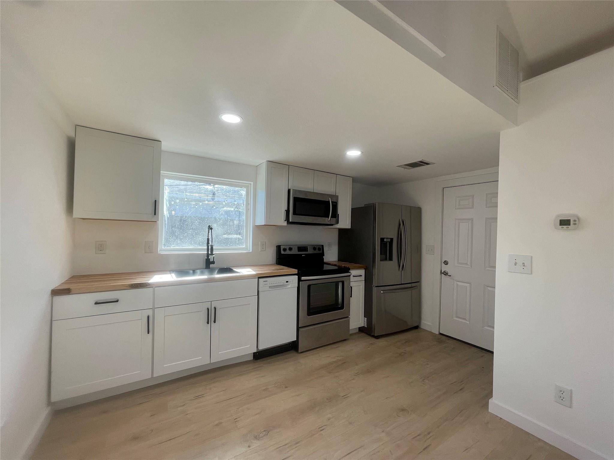 1403 Newfield Ln # B, Austin, TX 78703