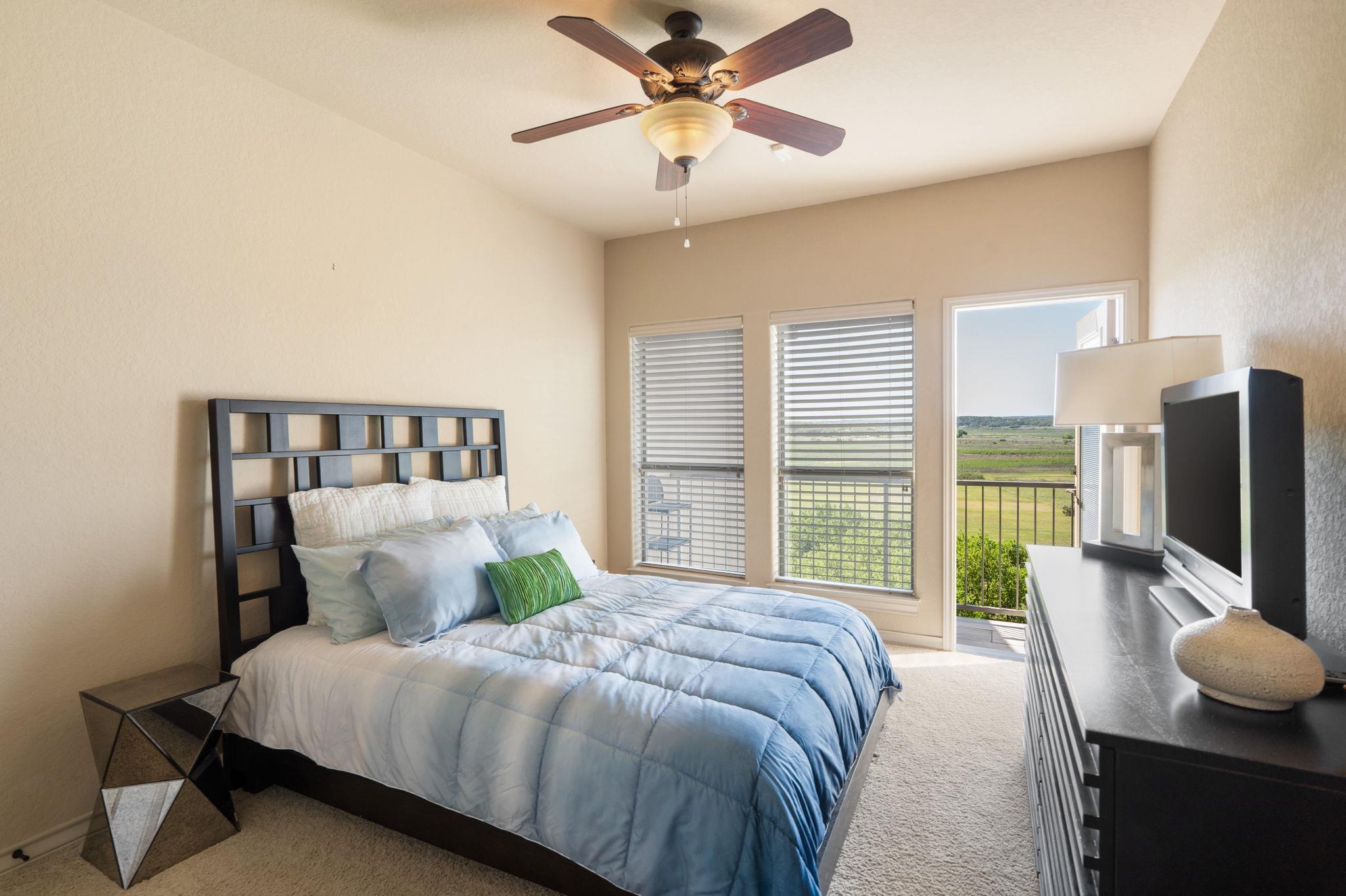 970 Parkview Dr, Canyon Lake, TX 78133