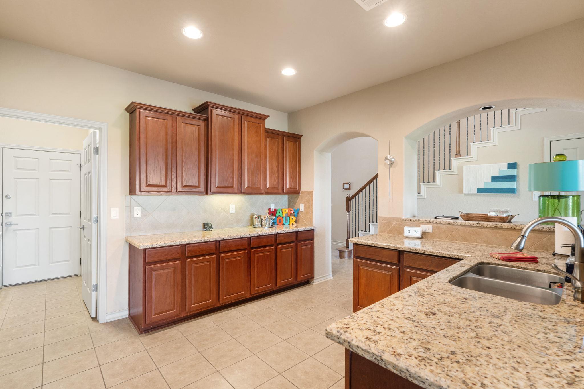 970 Parkview Dr, Canyon Lake, TX 78133