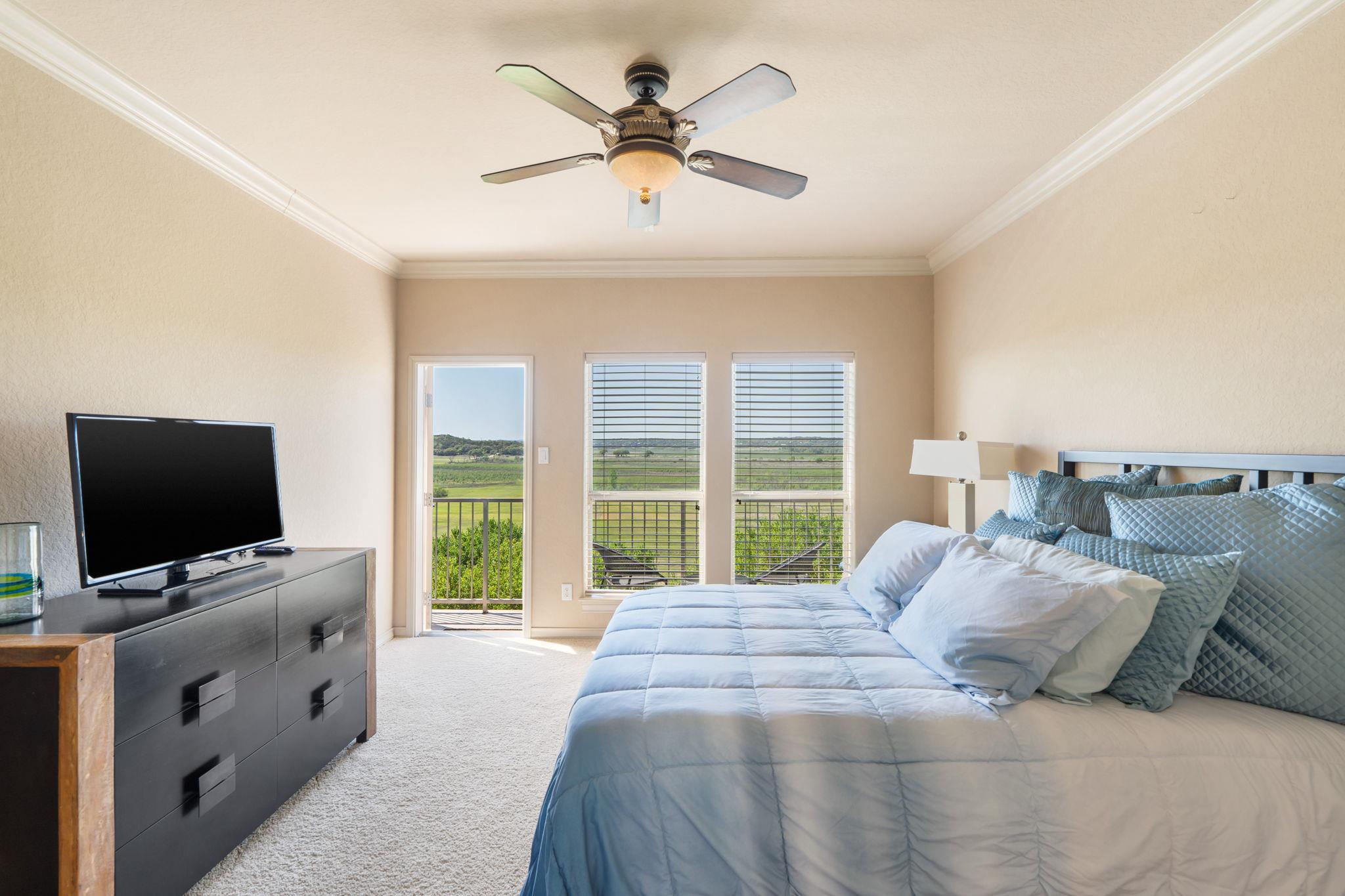 970 Parkview Dr, Canyon Lake, TX 78133