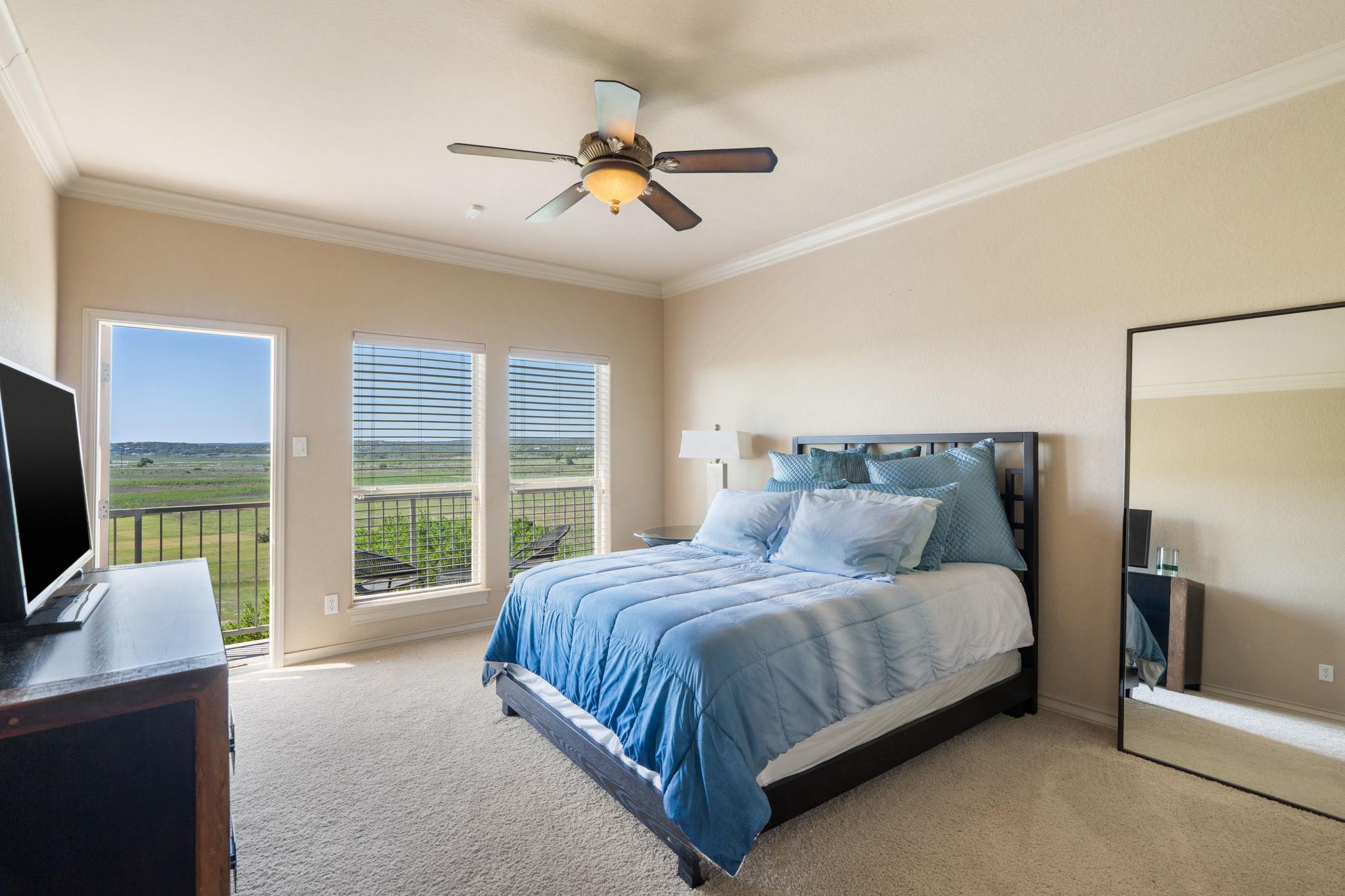 970 Parkview Dr, Canyon Lake, TX 78133