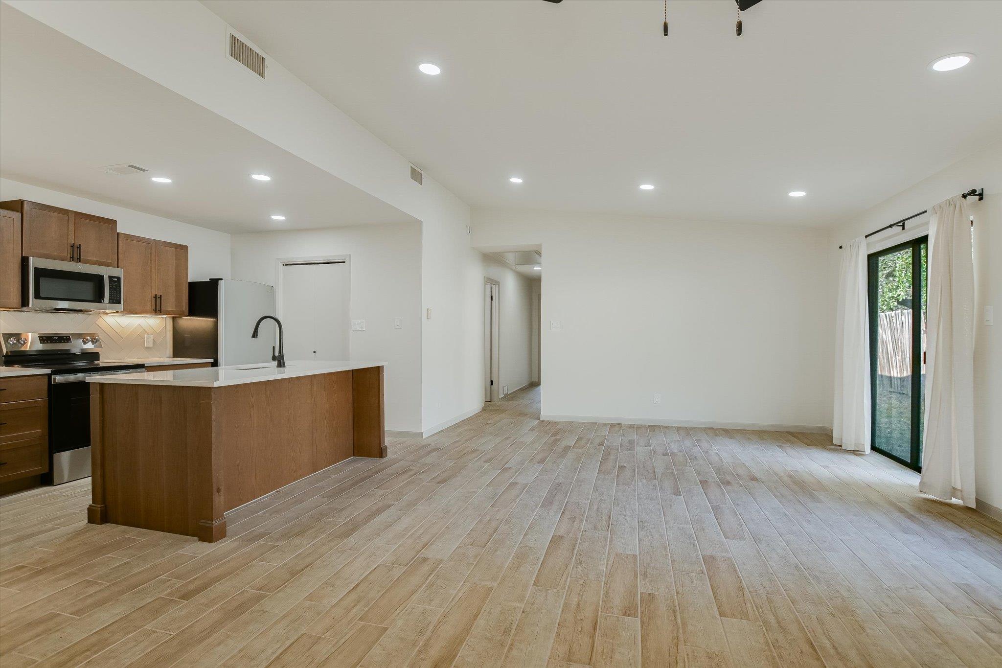 8415 FATHOM Cir # B, Austin, TX 78750