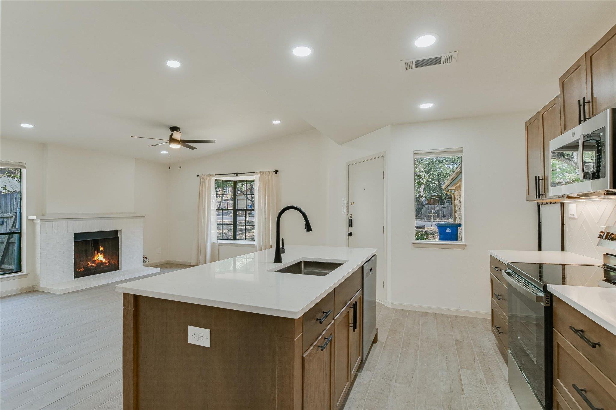 8415 FATHOM Cir # B, Austin, TX 78750