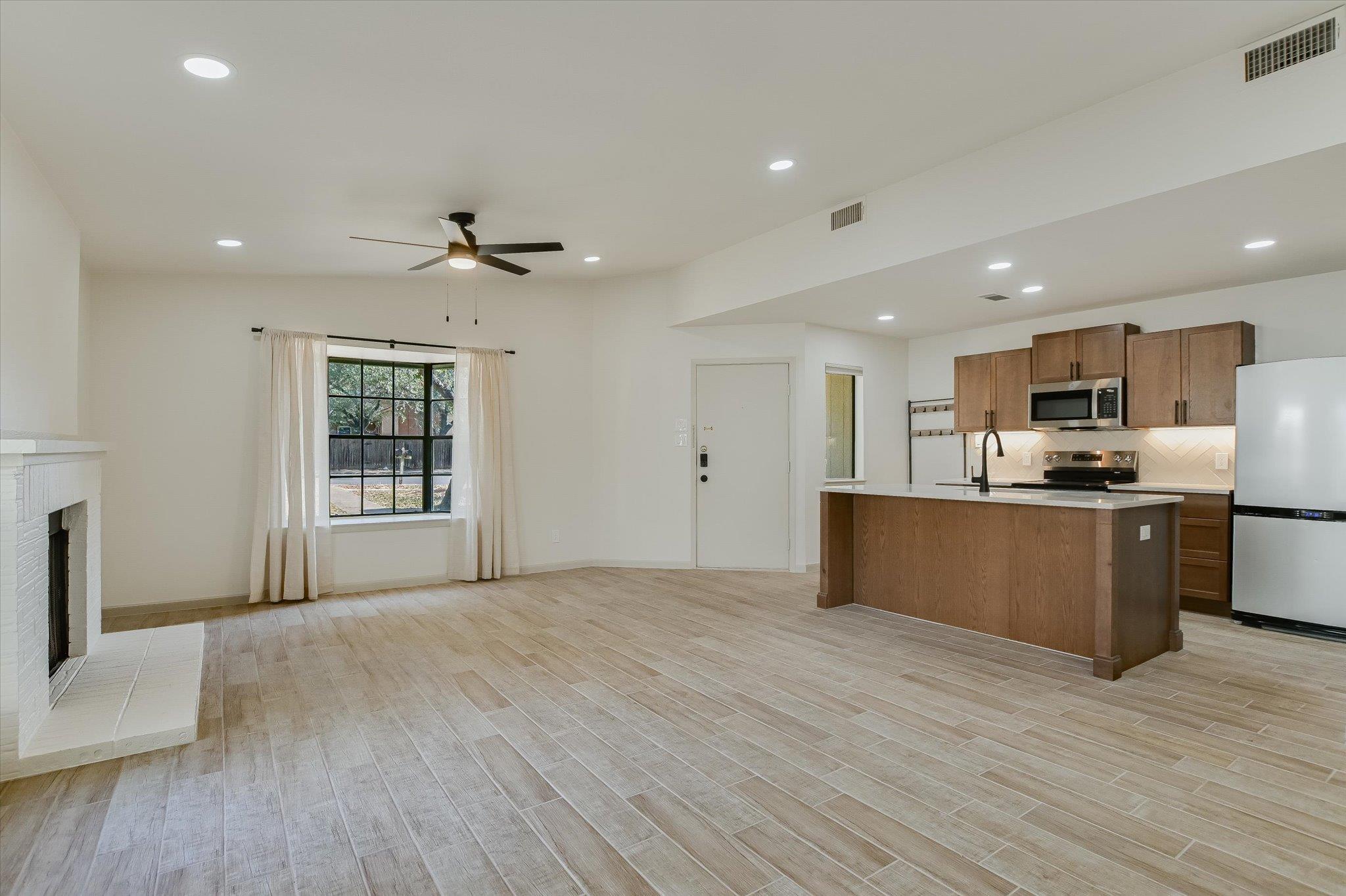 8415 FATHOM Cir # B, Austin, TX 78750