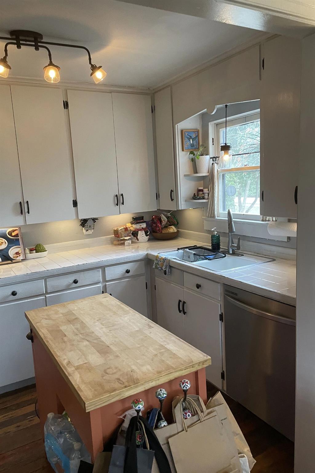 200 S Cedar St, Buda, TX 78610