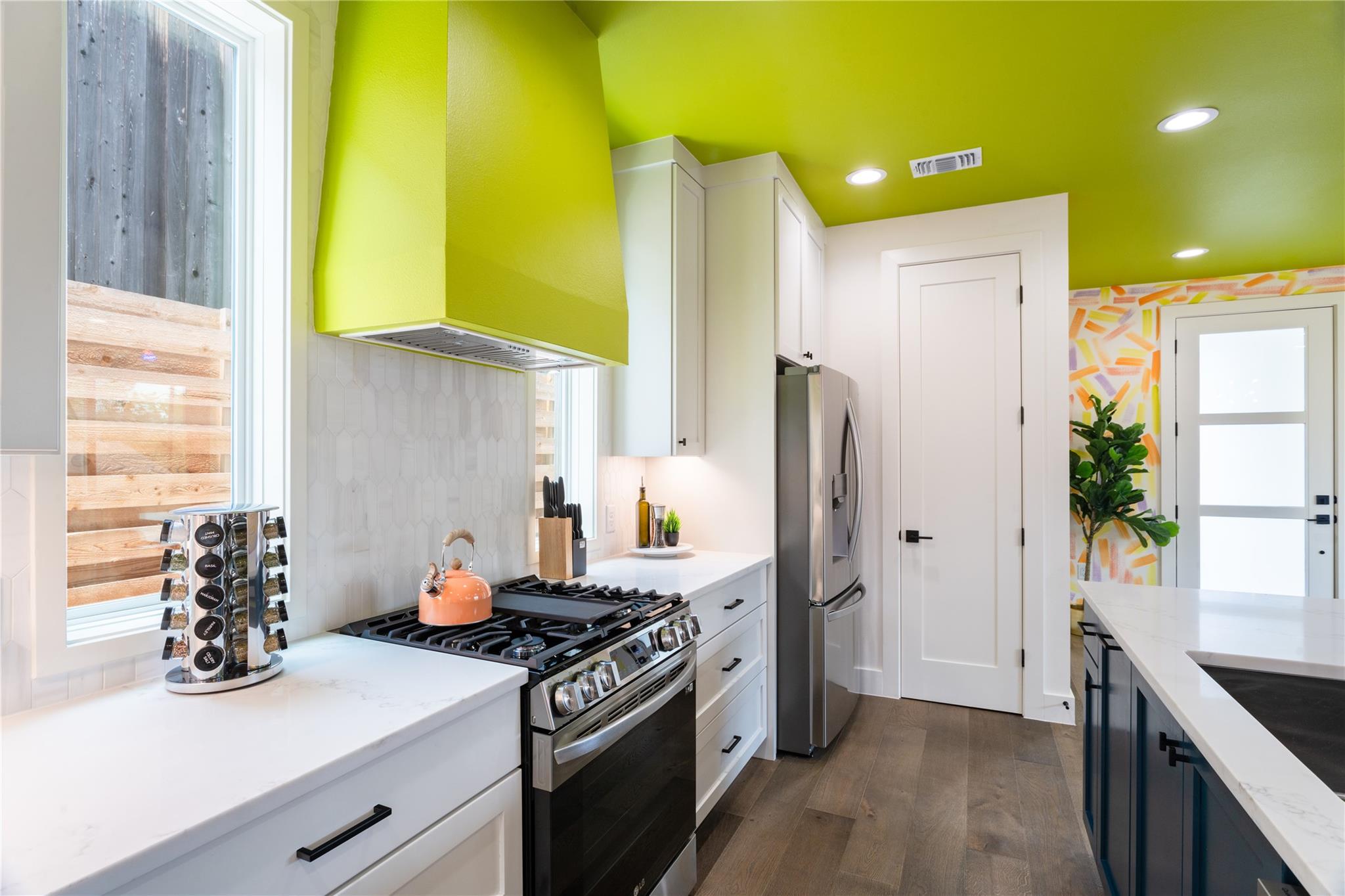 2415 E 10th St, Austin, TX 78702