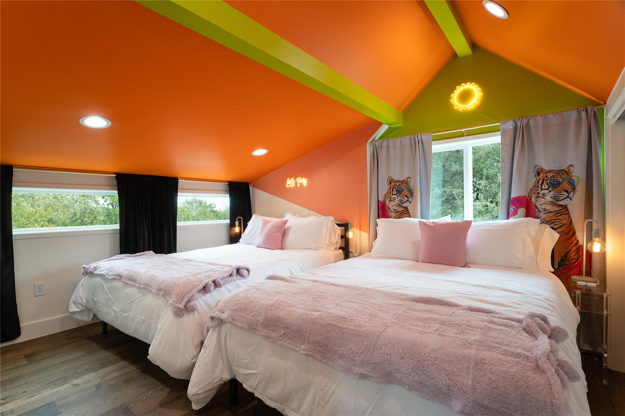 2415 E 10th St, Austin, TX 78702