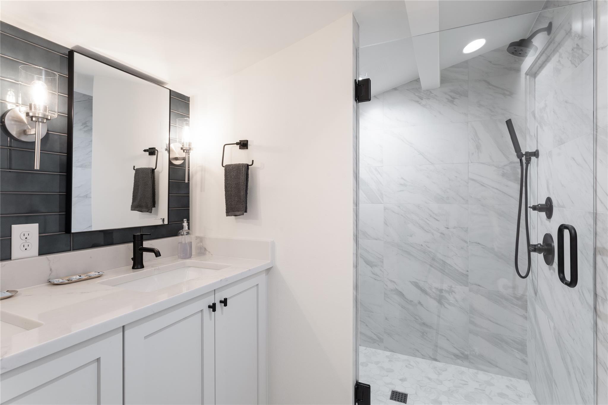 2415 E 10th St, Austin, TX 78702