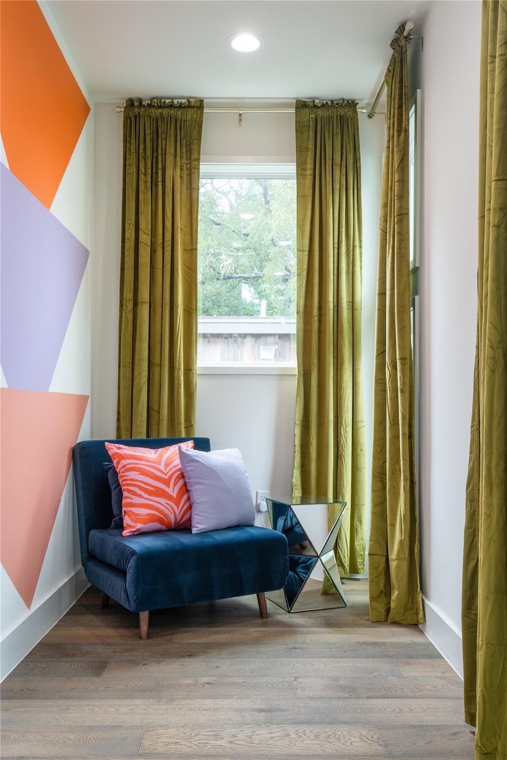 2415 E 10th St, Austin, TX 78702