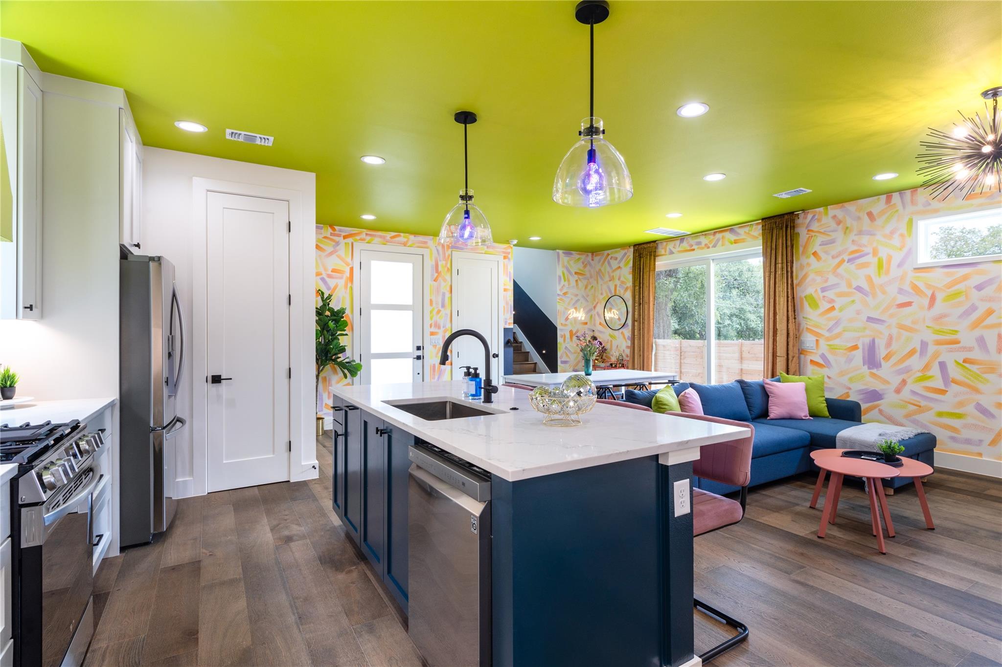 2415 E 10th St, Austin, TX 78702