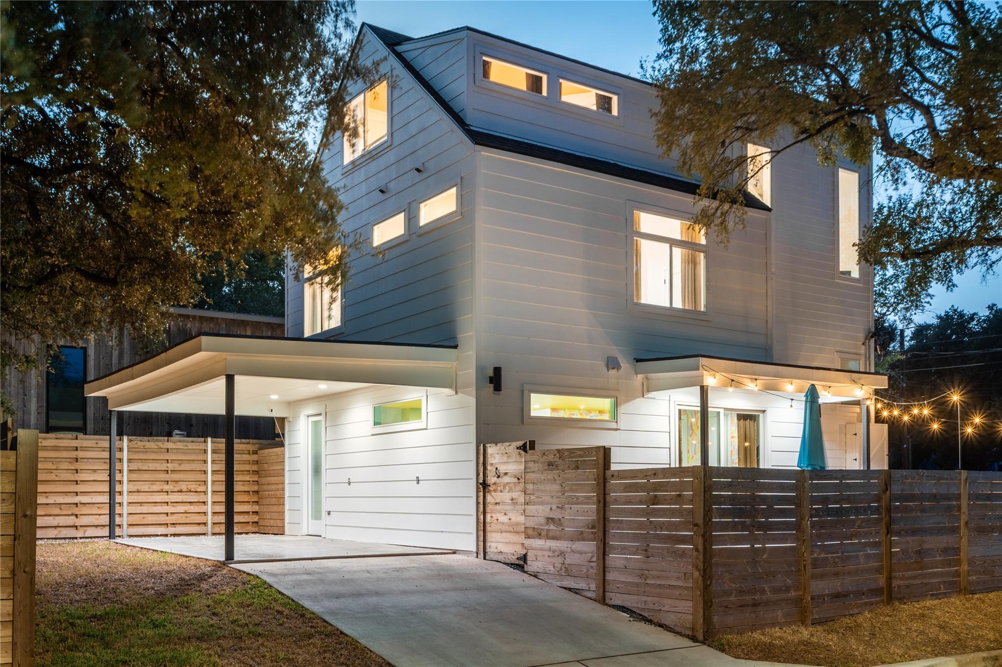 2415 E 10th St, Austin, TX 78702