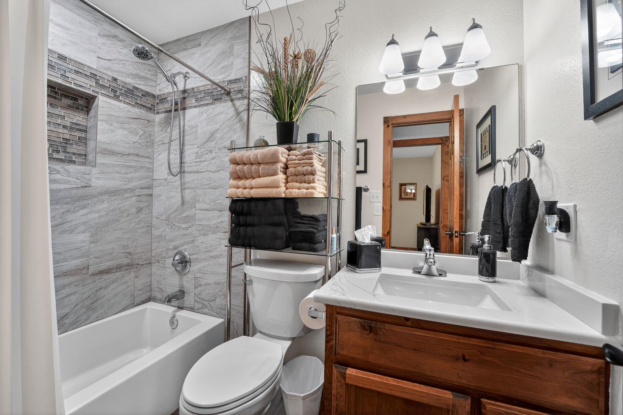 1104 Hill Circle West Dr, Granite Shoals, TX 78654