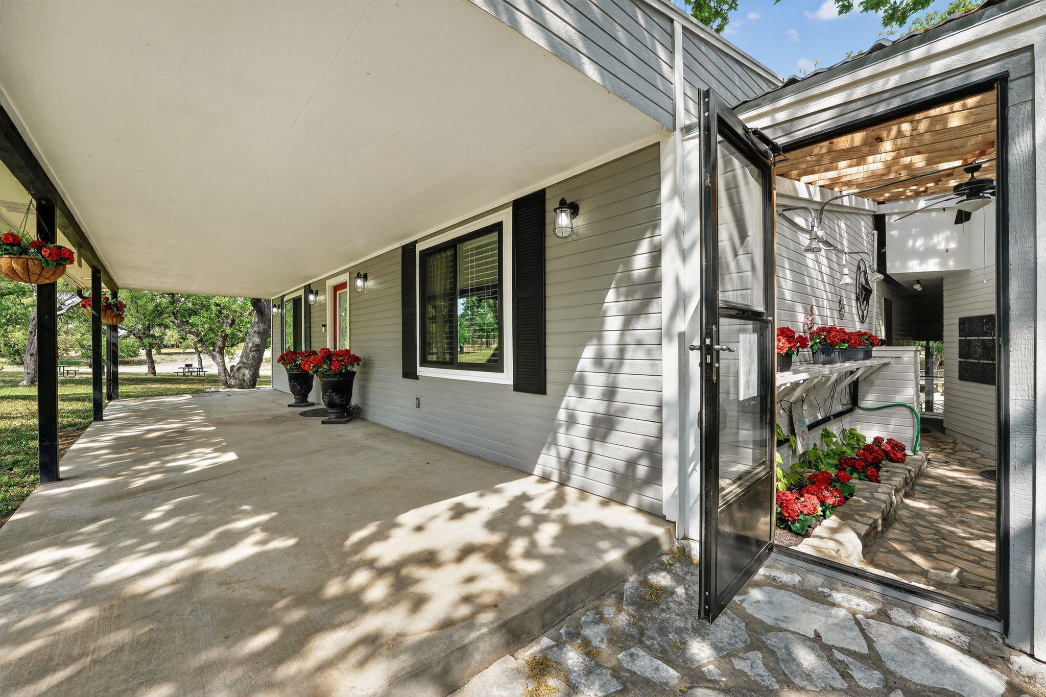 1104 Hill Circle West Dr, Granite Shoals, TX 78654