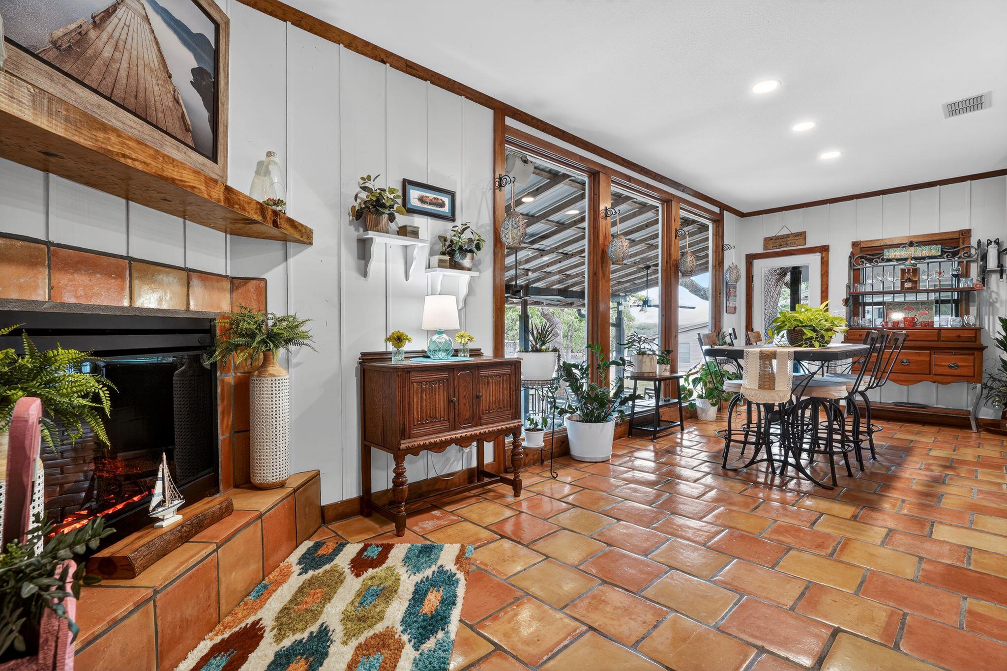 1104 Hill Circle West Dr, Granite Shoals, TX 78654