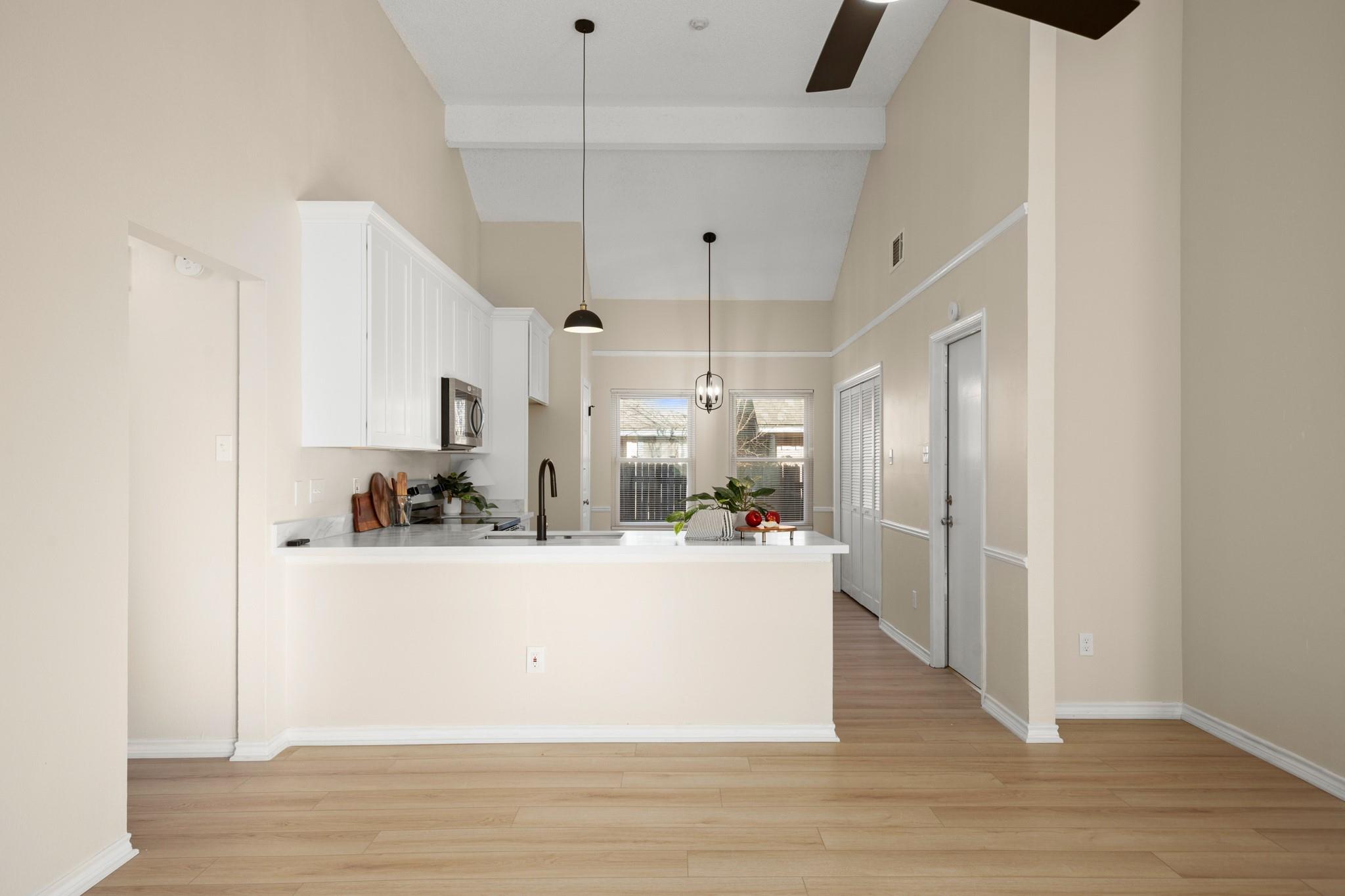 909 Clearwater Trl, Round Rock, TX 78664