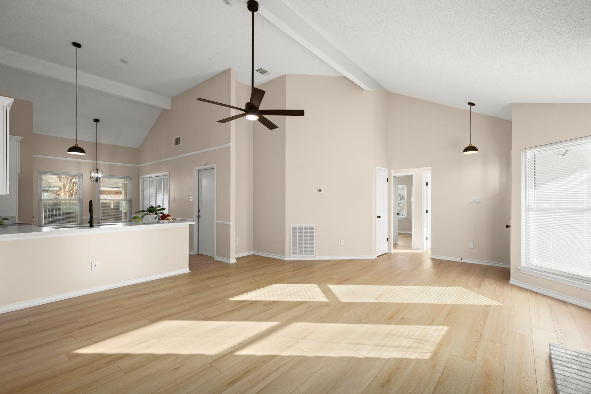 909 Clearwater Trl, Round Rock, TX 78664