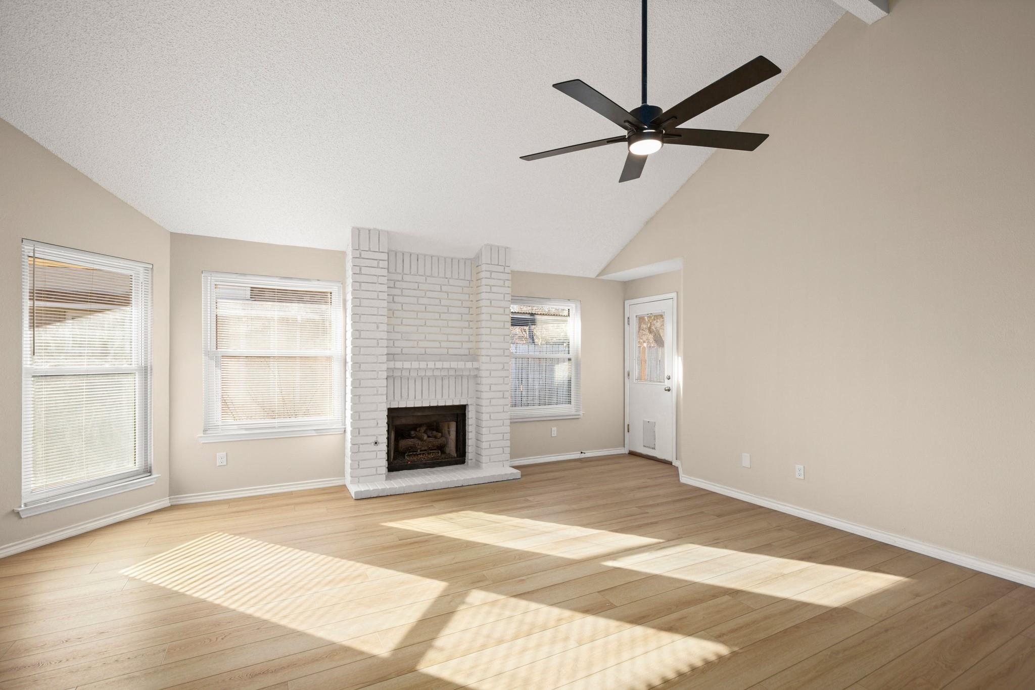 909 Clearwater Trl, Round Rock, TX 78664