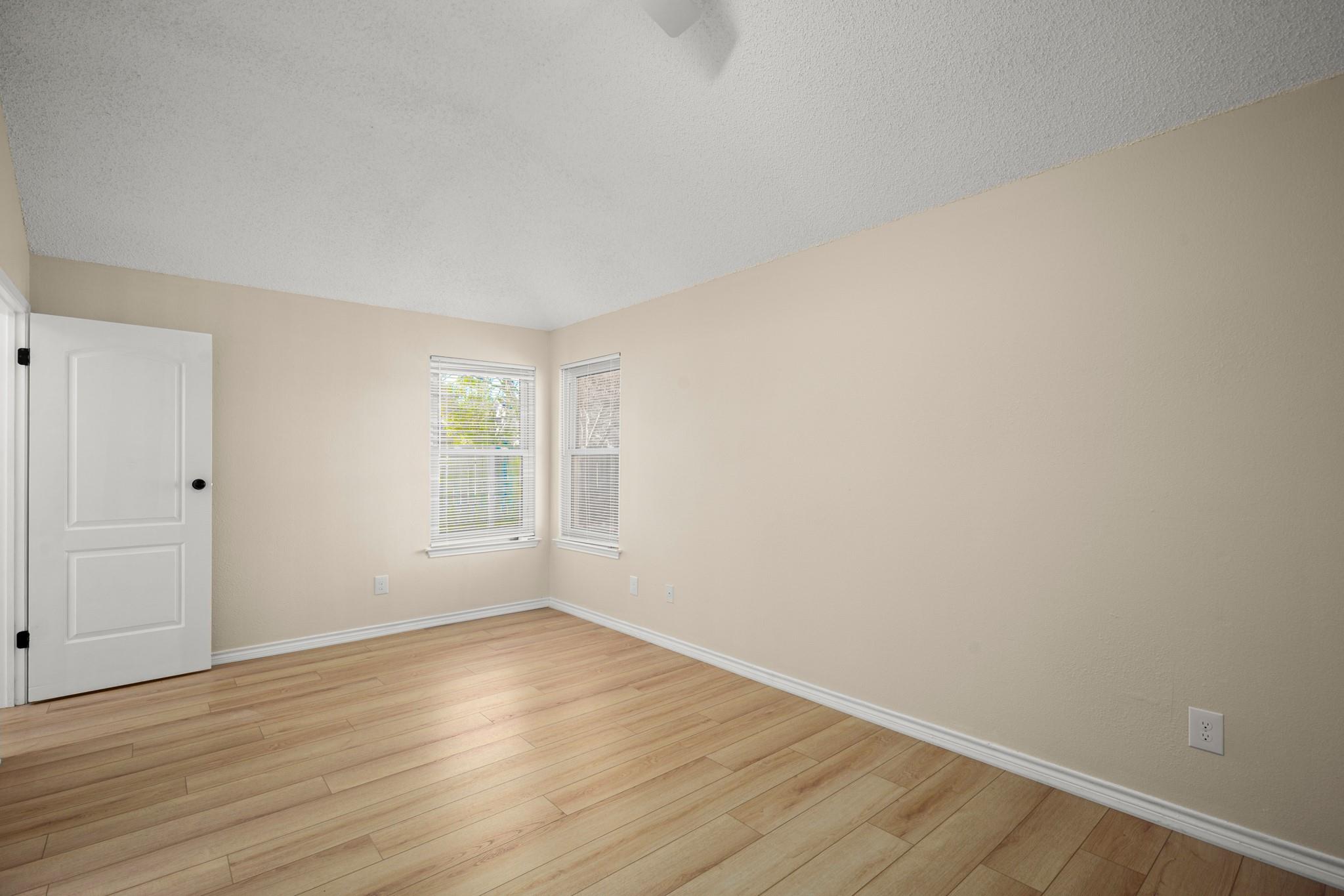 909 Clearwater Trl, Round Rock, TX 78664