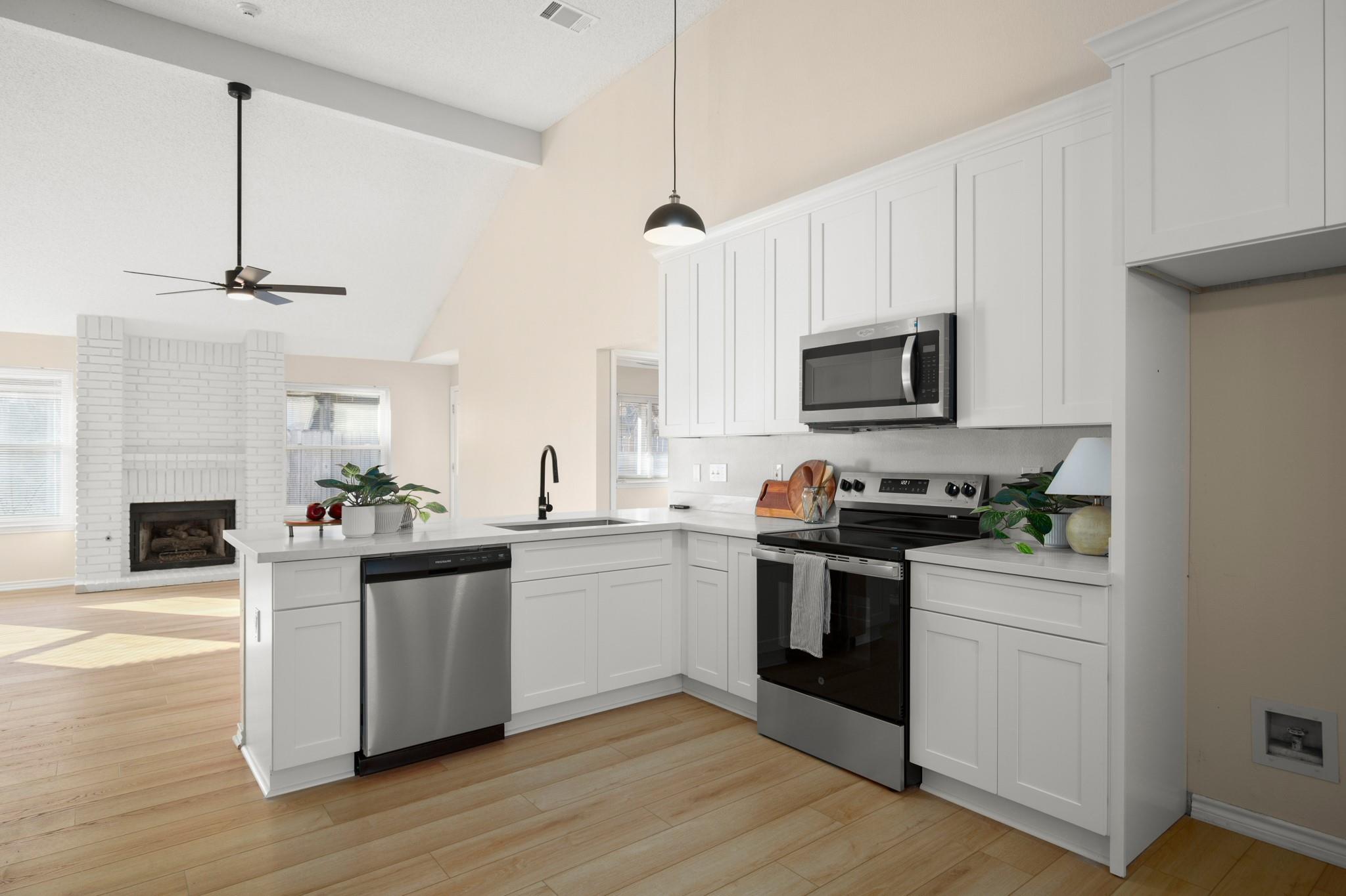 909 Clearwater Trl, Round Rock, TX 78664