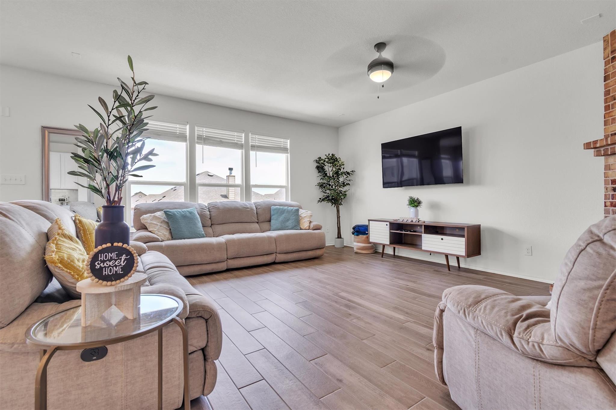 282 Crimson Ln, Kyle, TX 78640