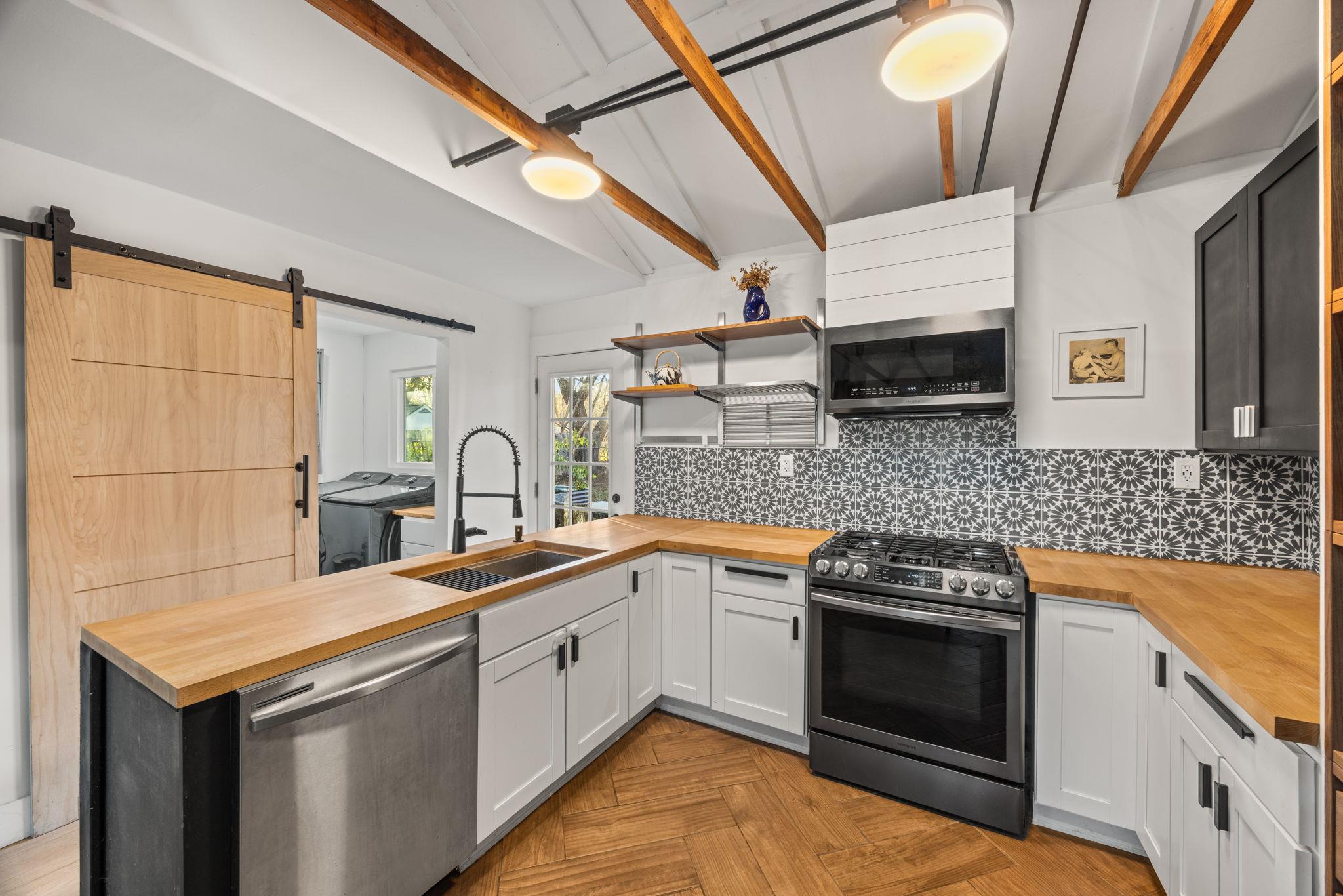 6904 Cherry Meadow Dr, Austin, TX 78745