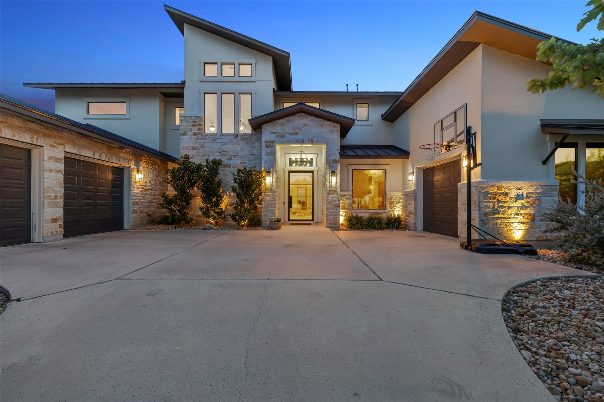 204 Ringtail Stream Dr, Lakeway, TX 78738