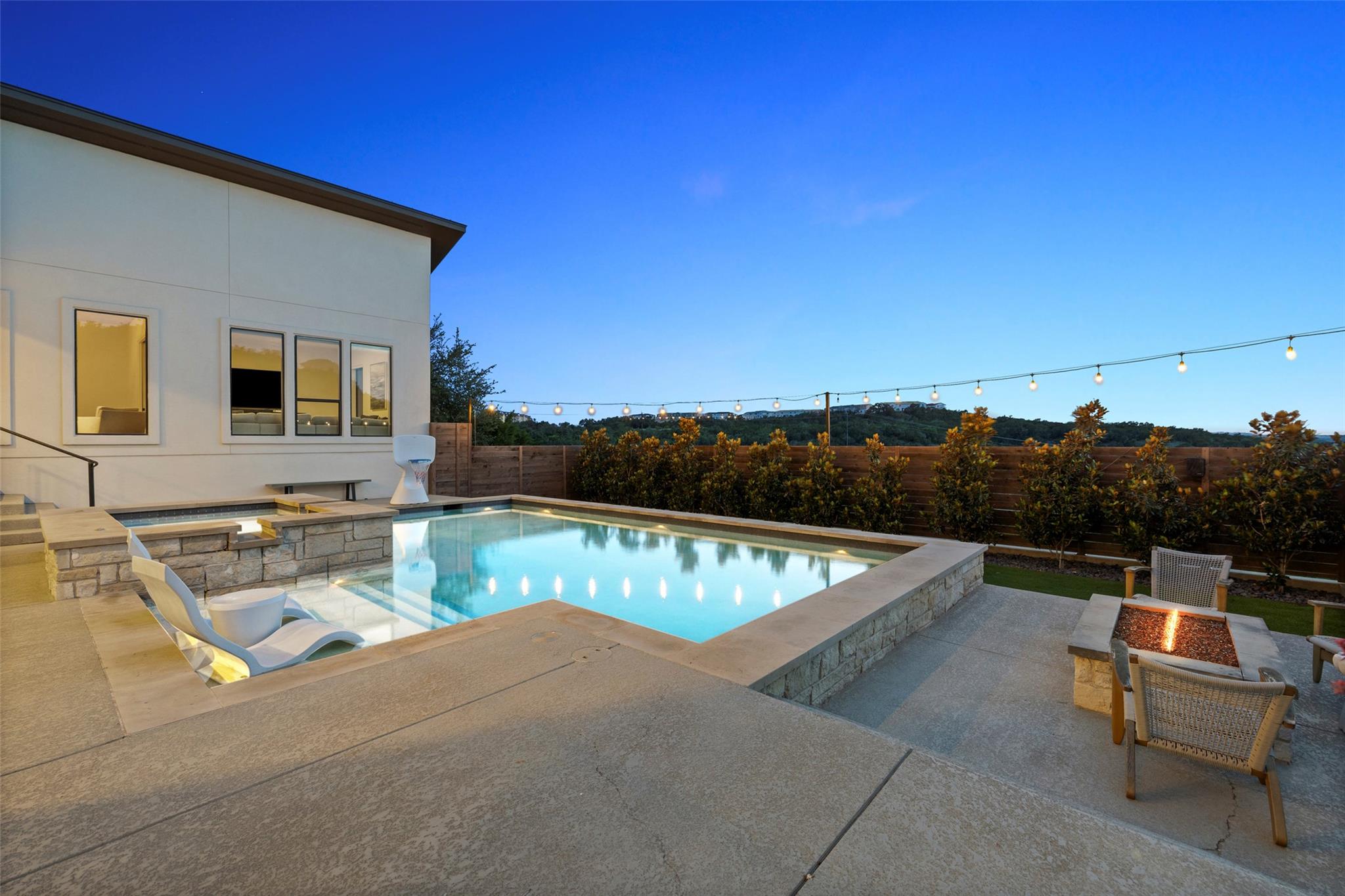 204 Ringtail Stream Dr, Lakeway, TX 78738