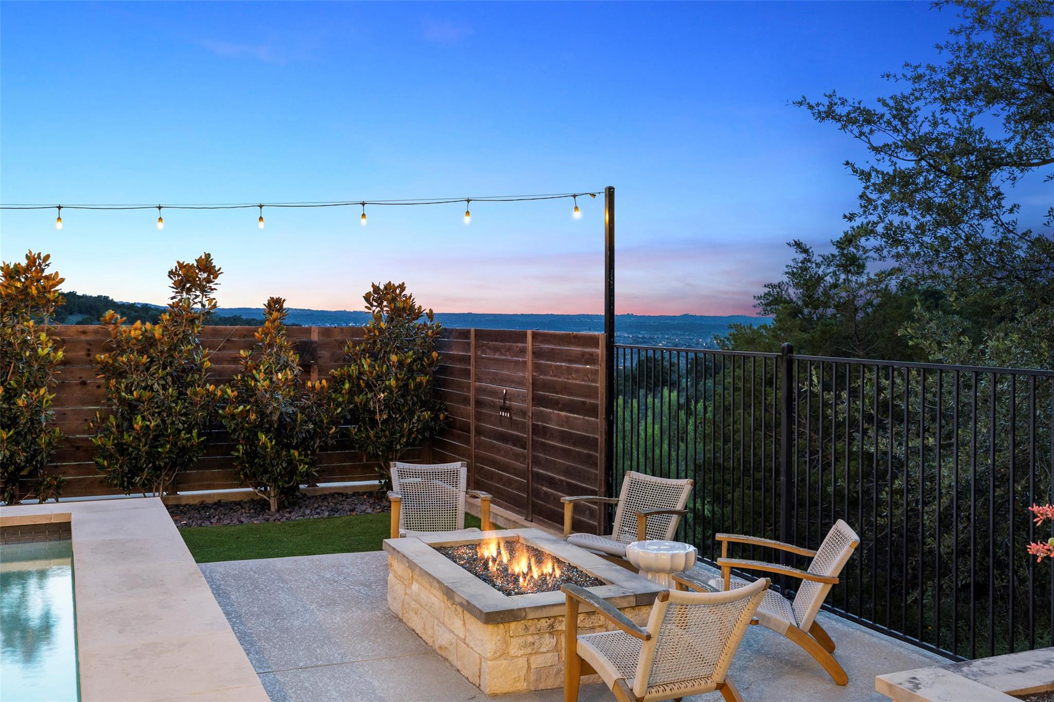 204 Ringtail Stream Dr, Lakeway, TX 78738