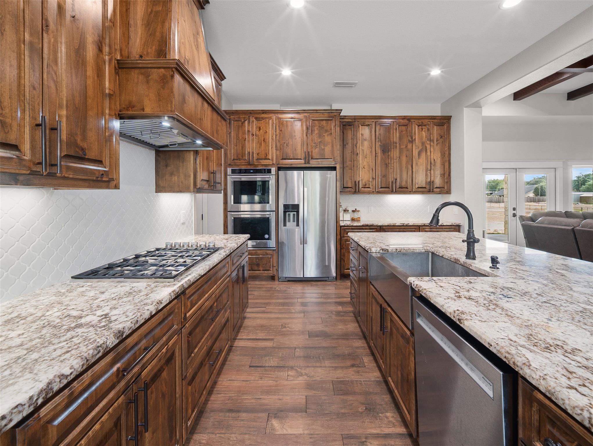 1205 N Avenue G, Shiner, TX 77984