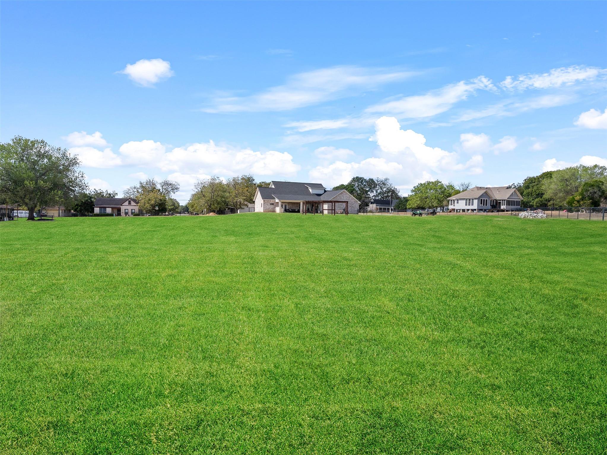 1205 N Avenue G, Shiner, TX 77984