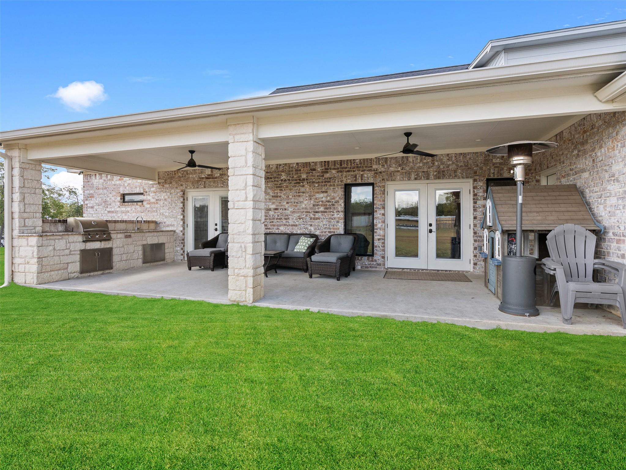 1205 N Avenue G, Shiner, TX 77984