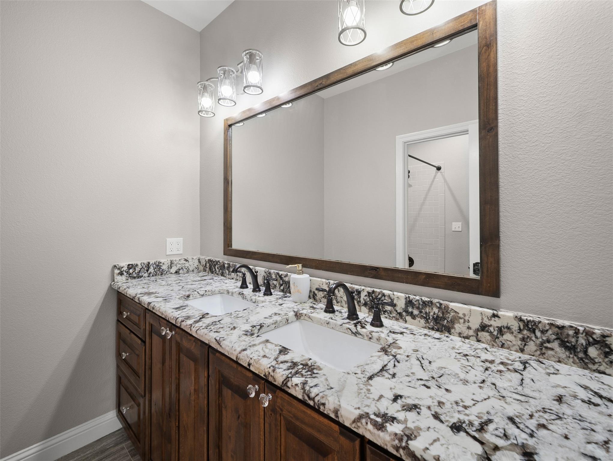 1205 N Avenue G, Shiner, TX 77984