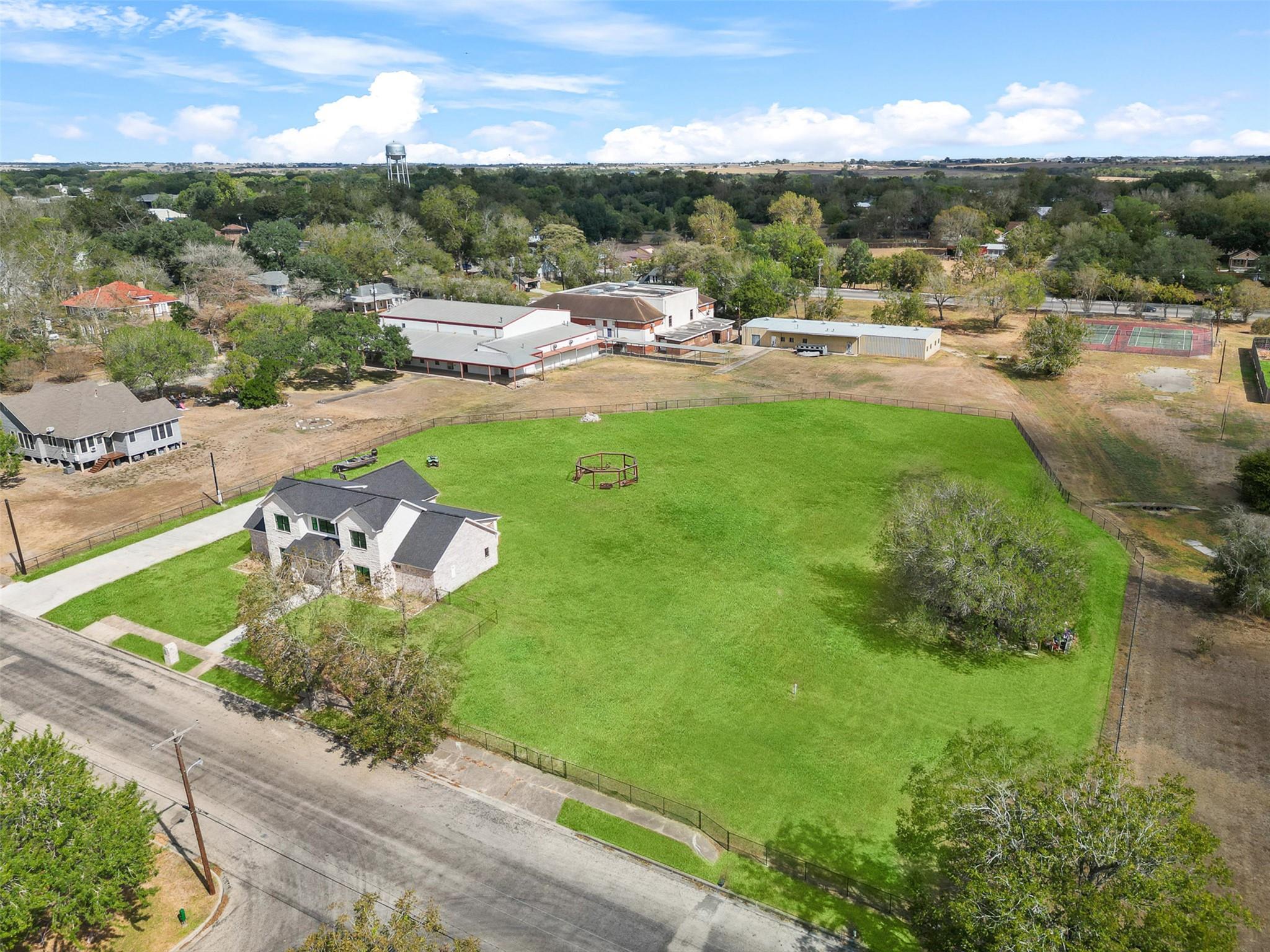 1205 N Avenue G, Shiner, TX 77984