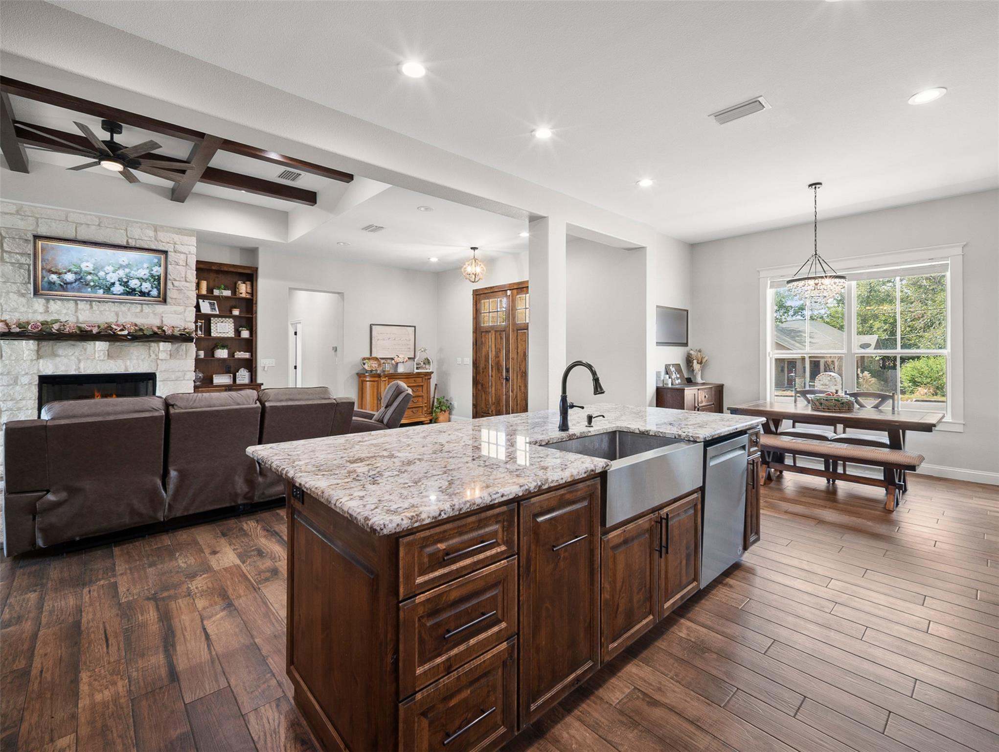 1205 N Avenue G, Shiner, TX 77984