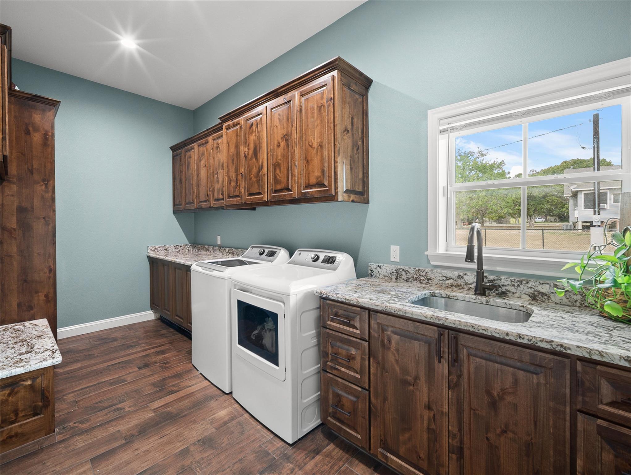 1205 N Avenue G, Shiner, TX 77984