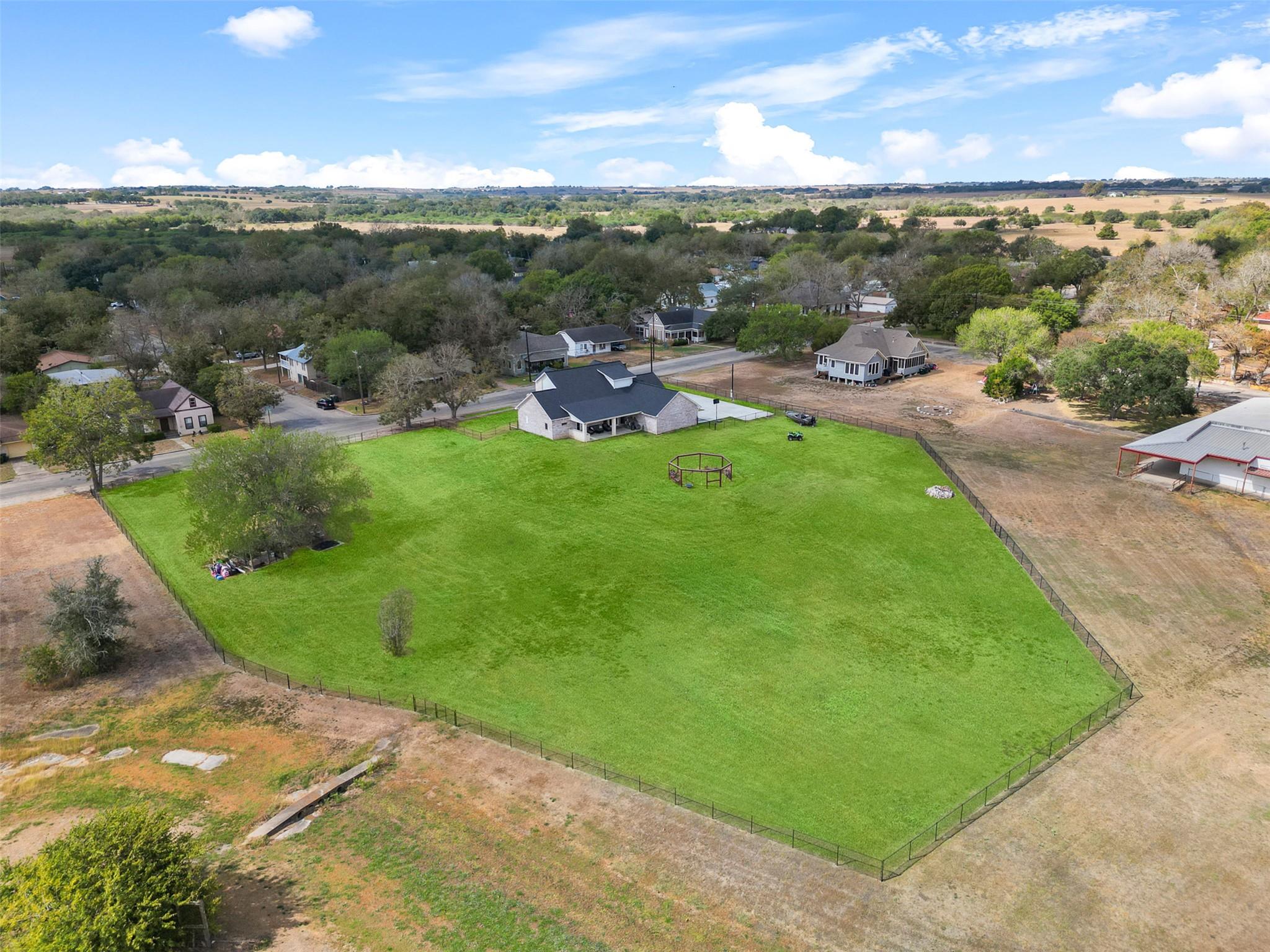 1205 N Avenue G, Shiner, TX 77984