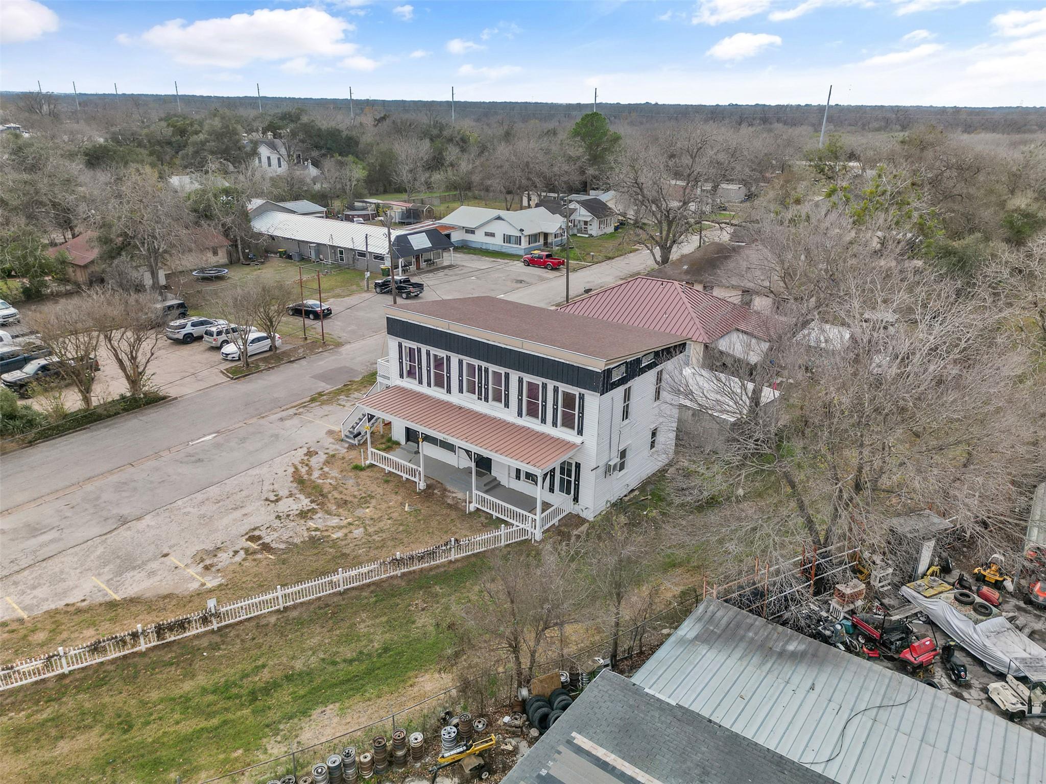 901 N Saint Joseph St, Gonzales, TX 78629