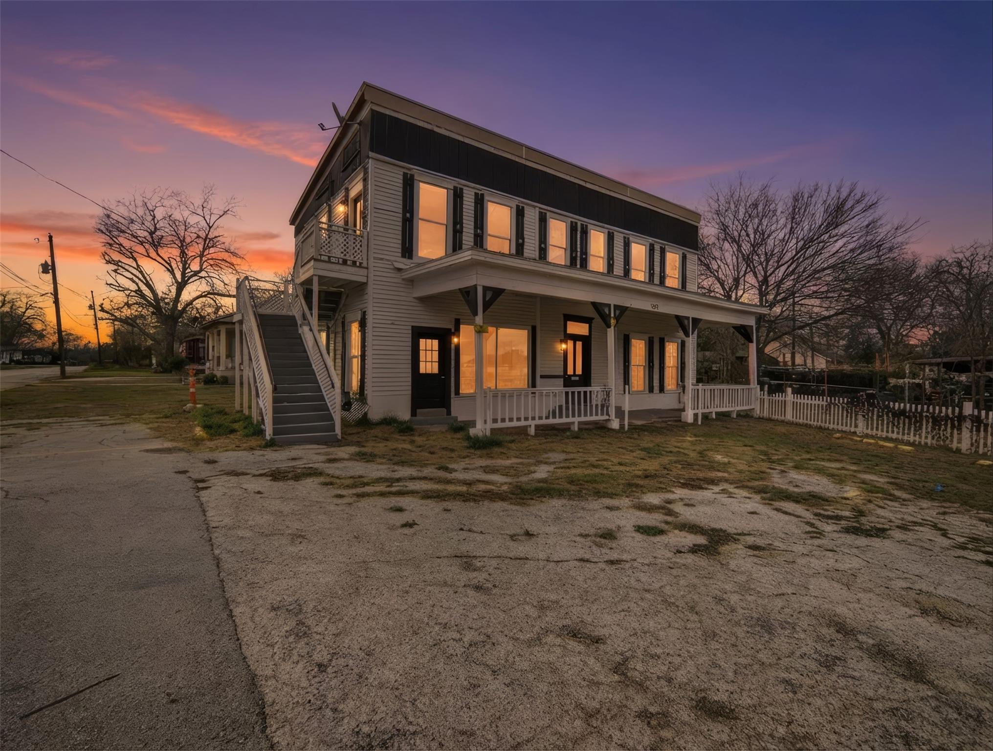 901 N Saint Joseph St, Gonzales, TX 78629