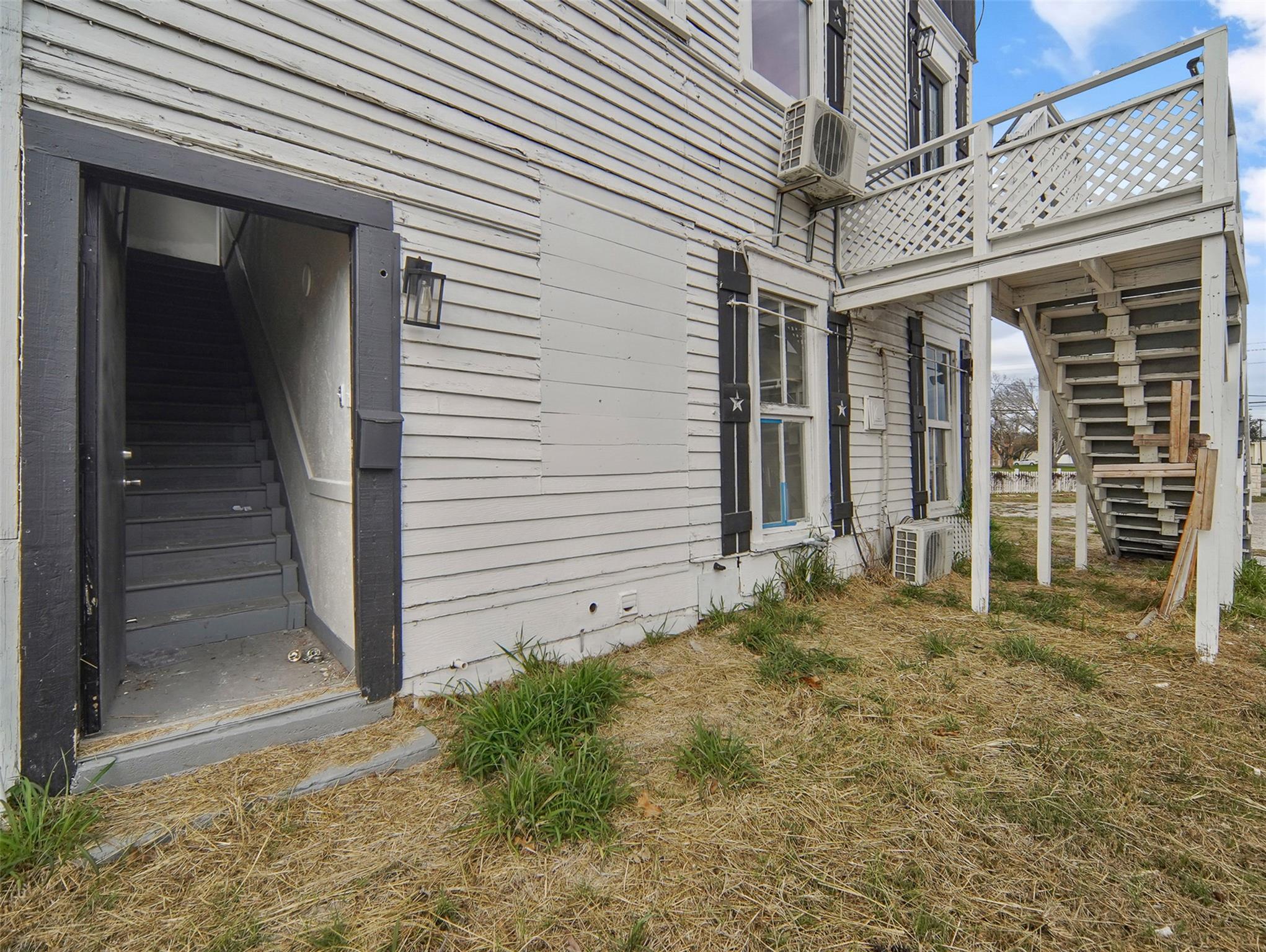 901 N Saint Joseph St, Gonzales, TX 78629