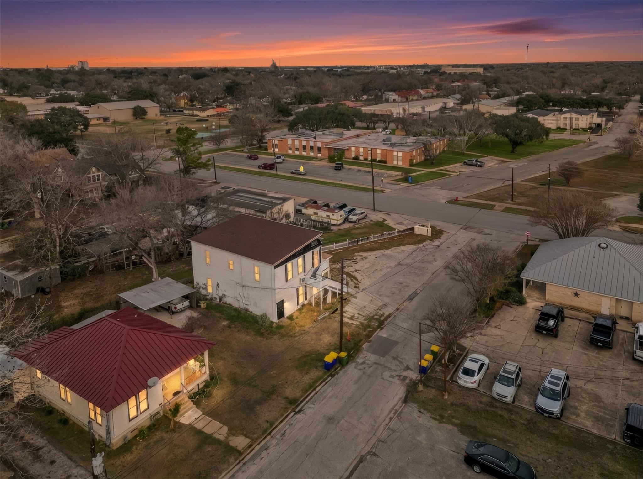901 N Saint Joseph St, Gonzales, TX 78629