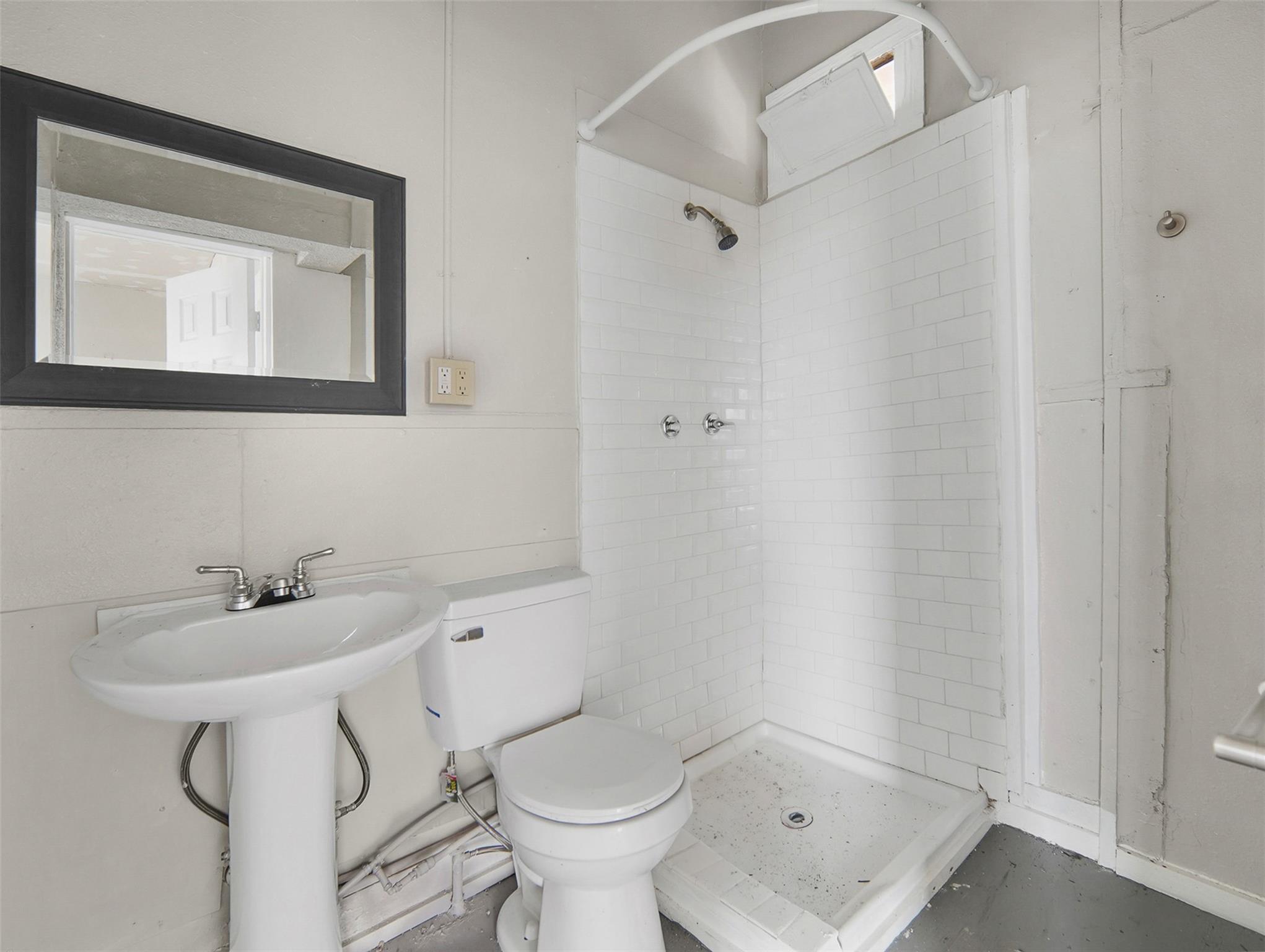 901 N Saint Joseph St, Gonzales, TX 78629