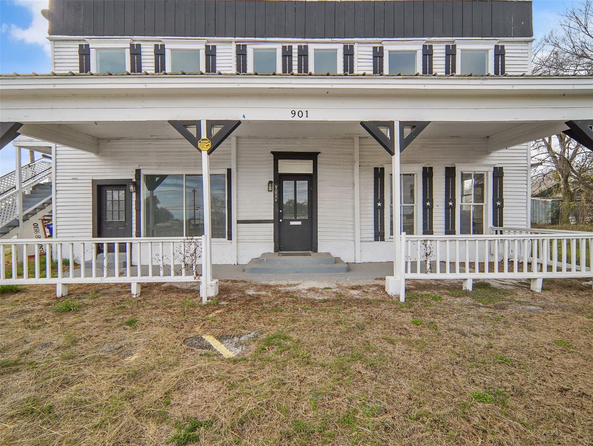 901 N Saint Joseph St, Gonzales, TX 78629