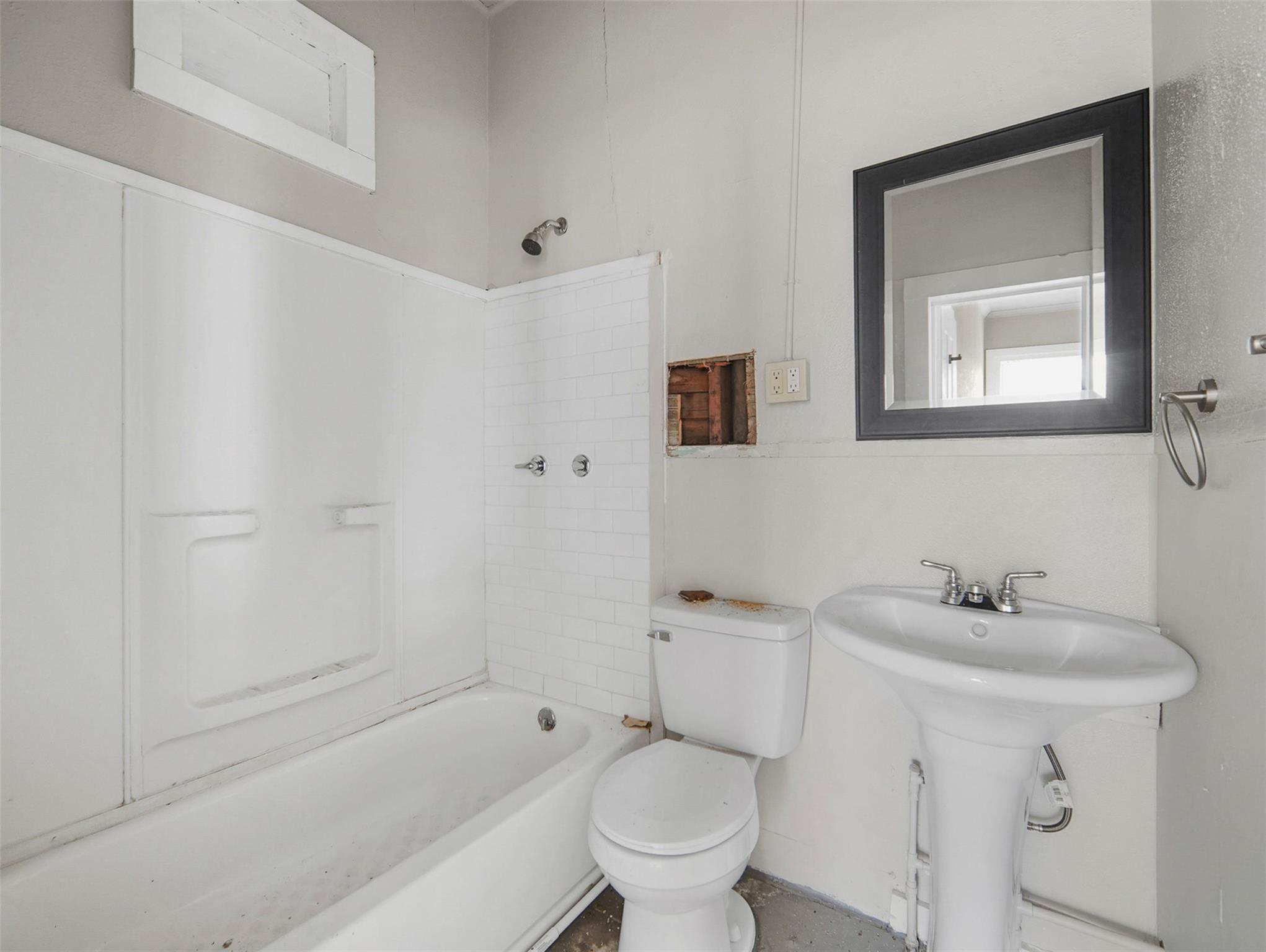 901 N Saint Joseph St, Gonzales, TX 78629