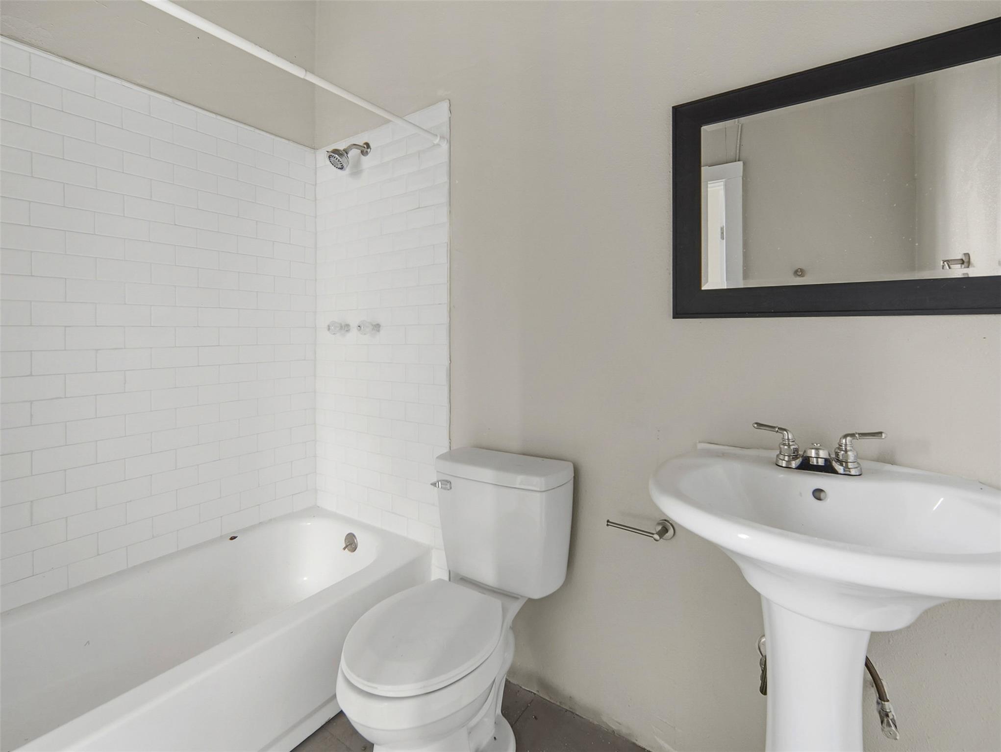 901 N Saint Joseph St, Gonzales, TX 78629