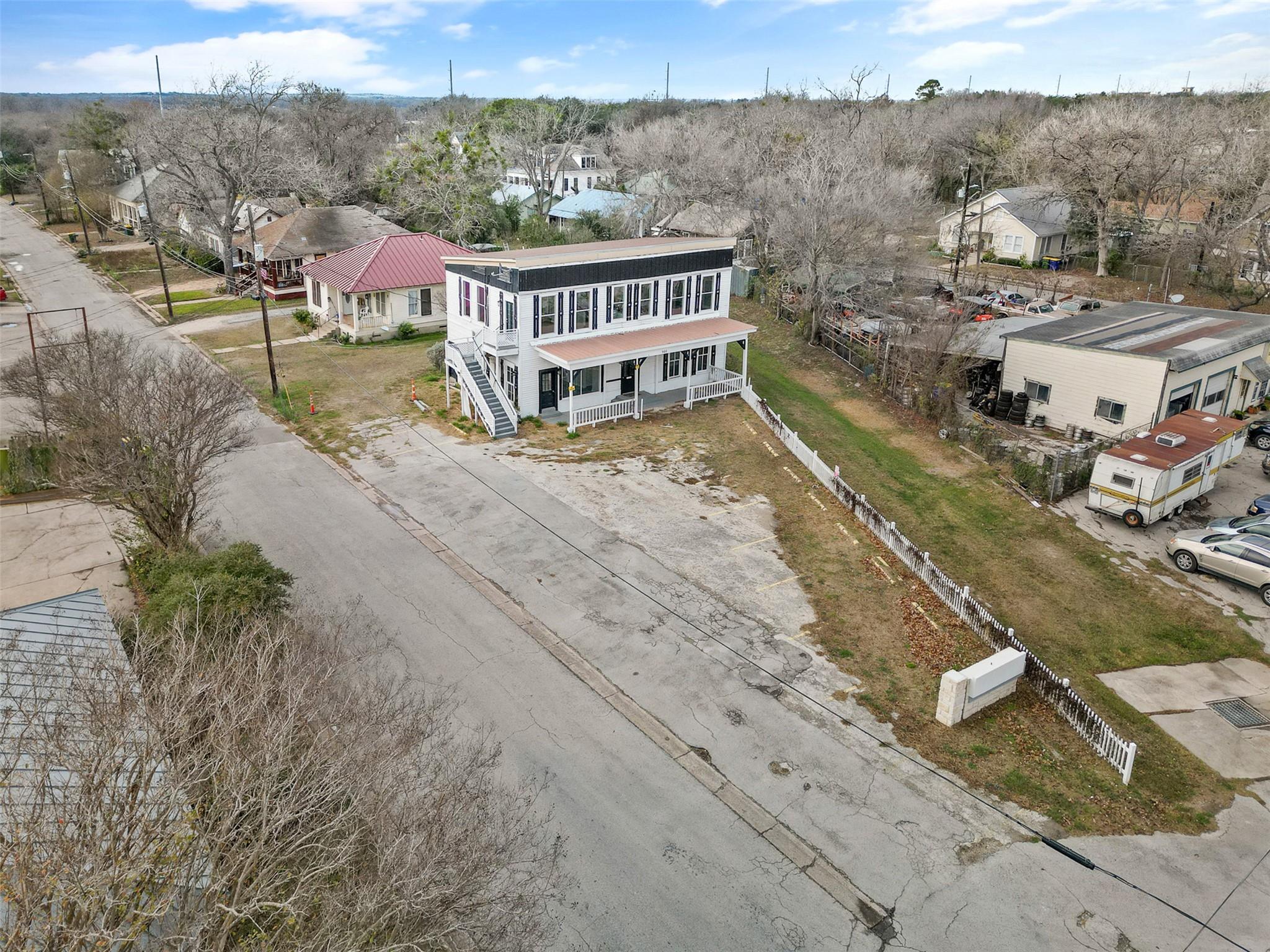 901 N Saint Joseph St, Gonzales, TX 78629