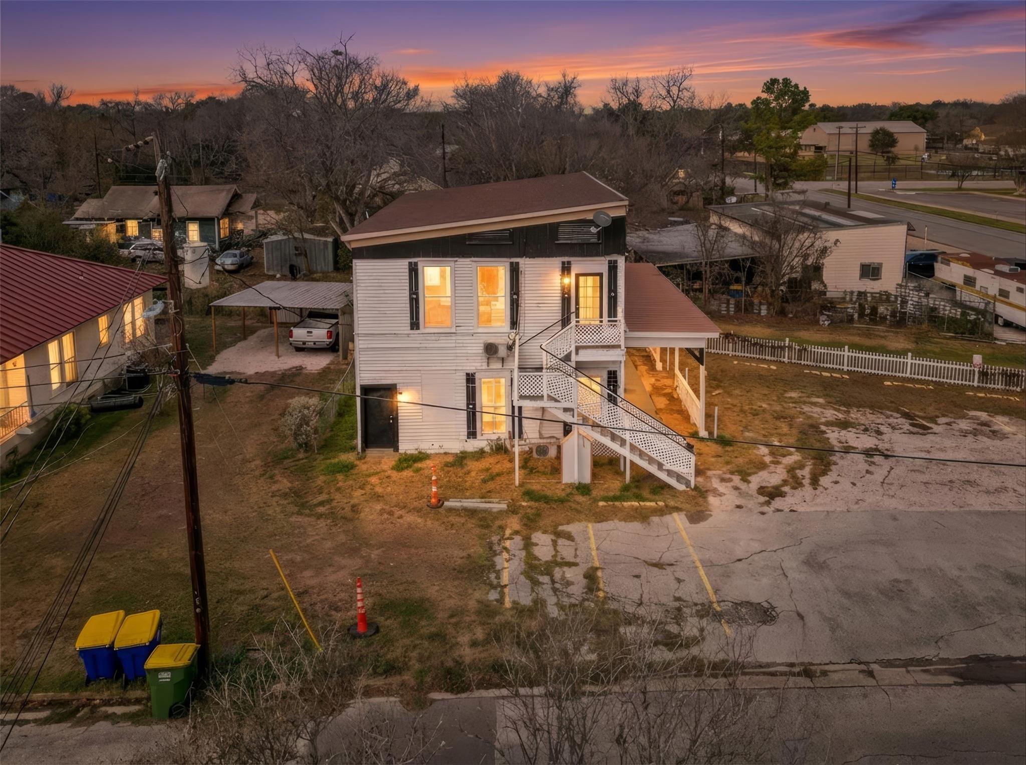 901 N Saint Joseph St, Gonzales, TX 78629