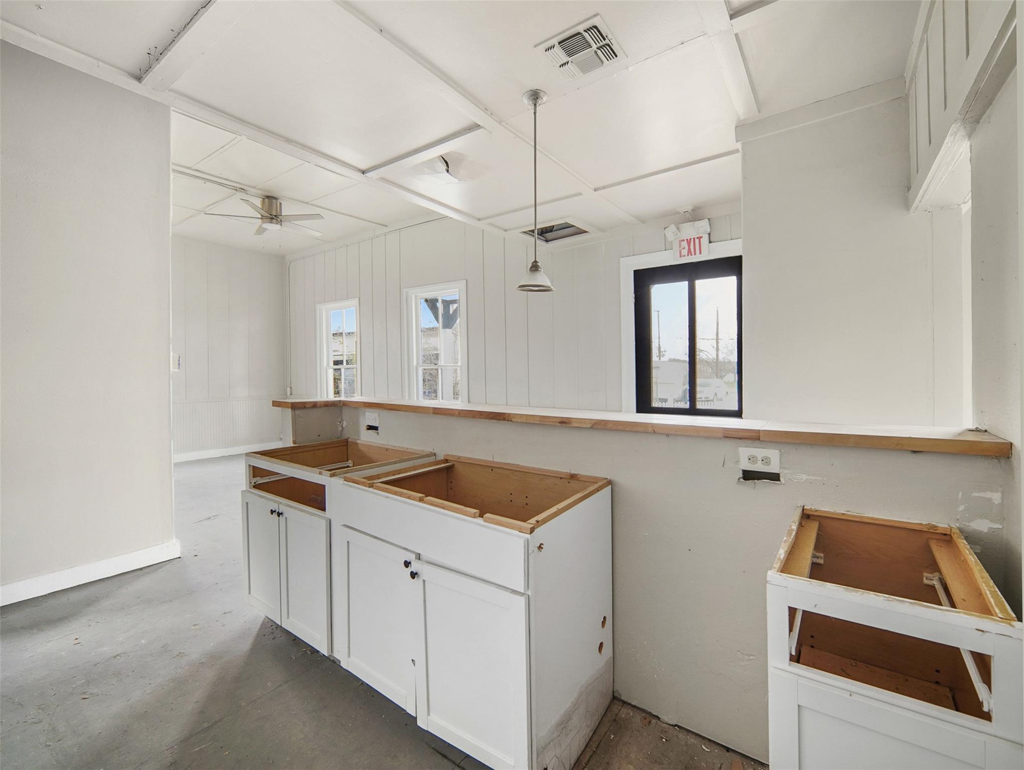 901 N Saint Joseph St, Gonzales, TX 78629