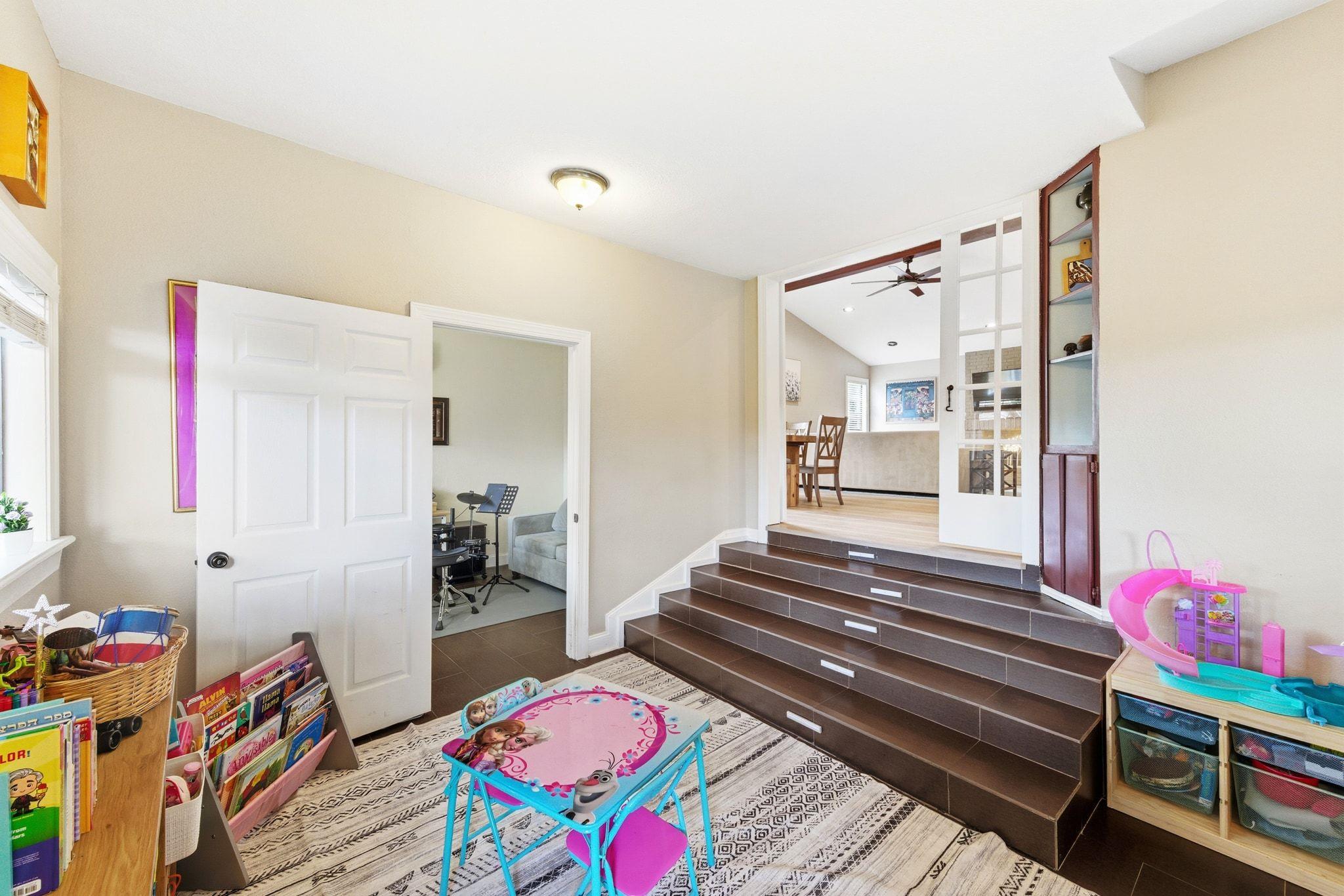 7210 Towering Oaks Dr, Austin, TX 78745